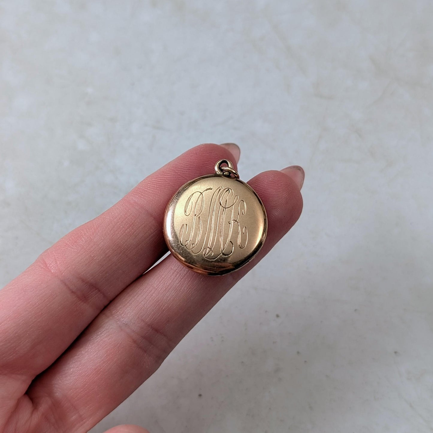 Antique Edwardian Gold Shell Small Round Locket Monogram MBK or BMK