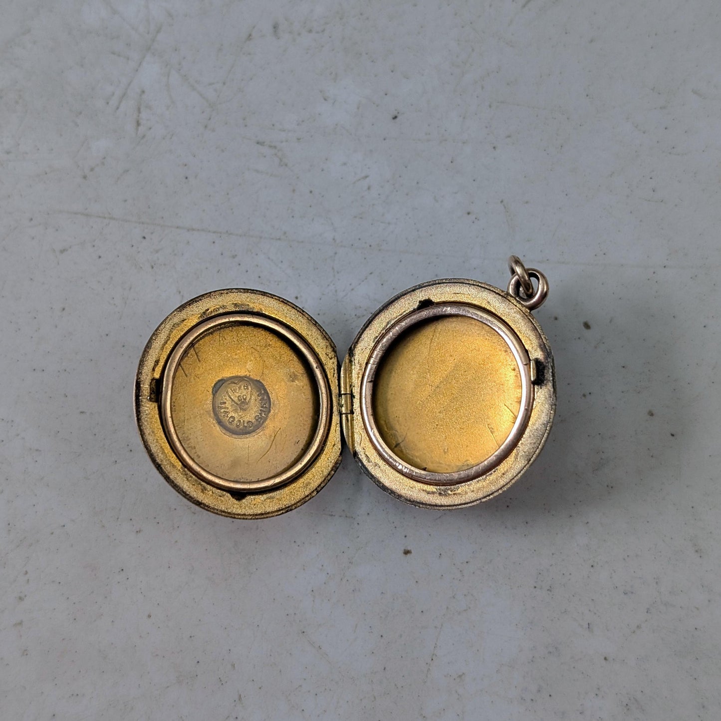 Antique Edwardian Gold Shell Small Round Locket Monogram MBK or BMK