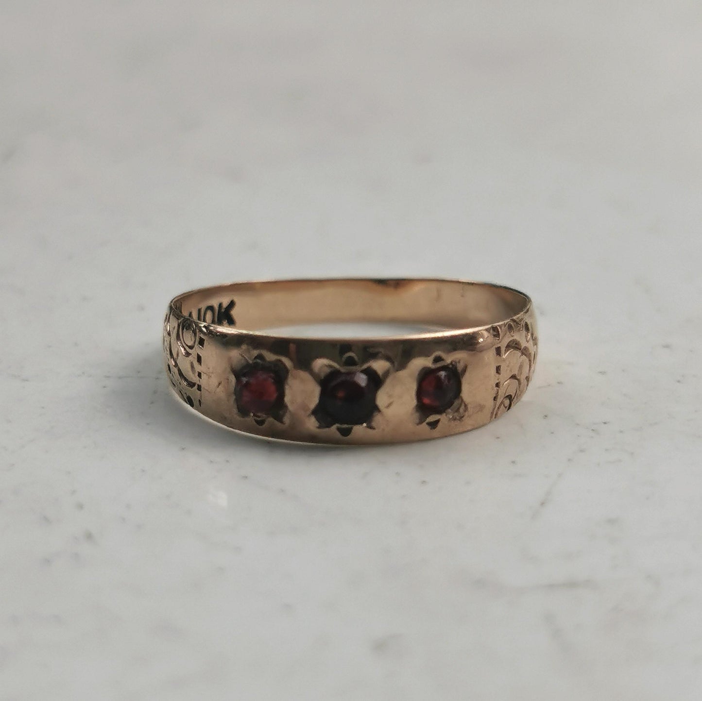 Victorian 10k Yellow Gold Bohemian Garnet Band