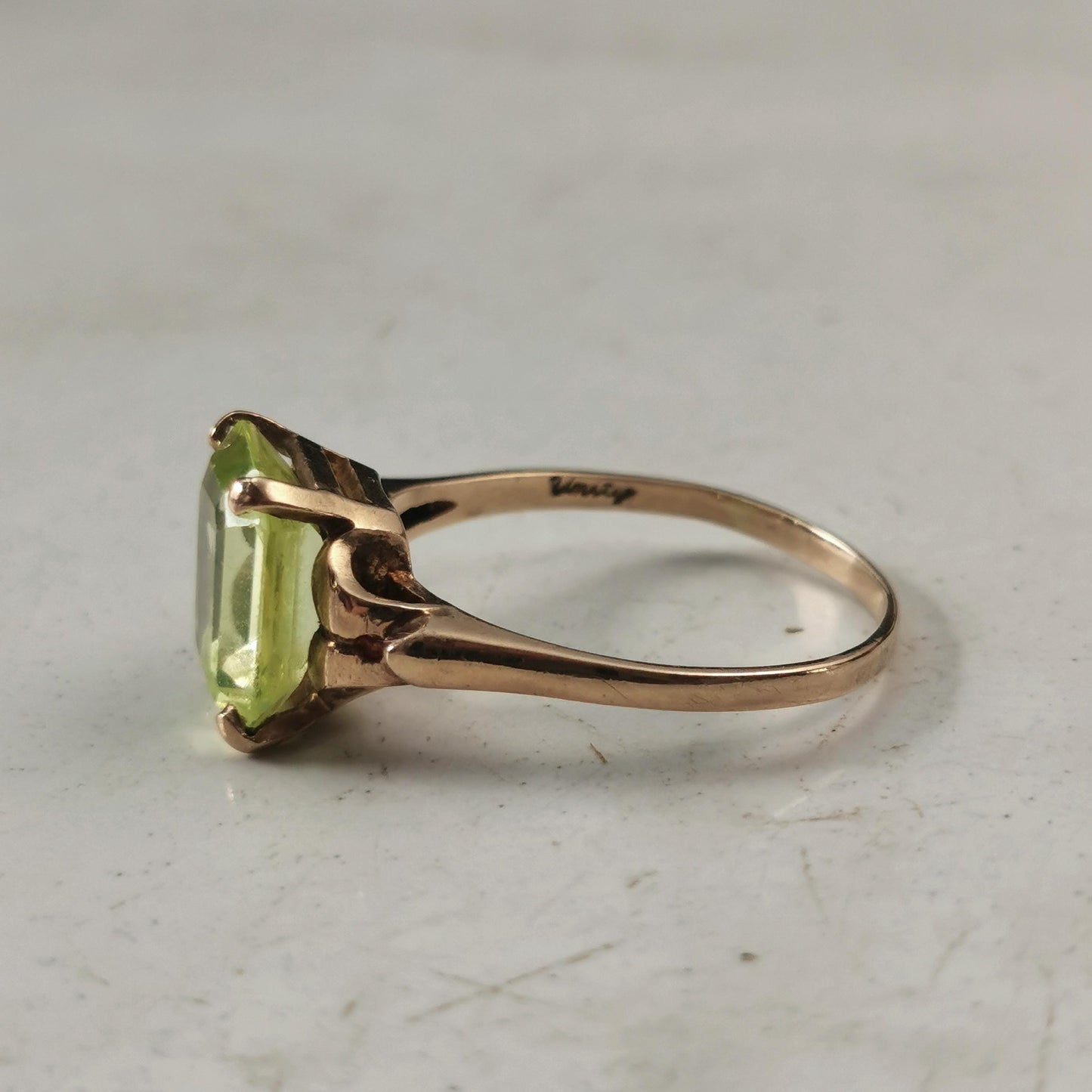 Vintage 10k Yellow Gold Synthetic Spinel Ring
