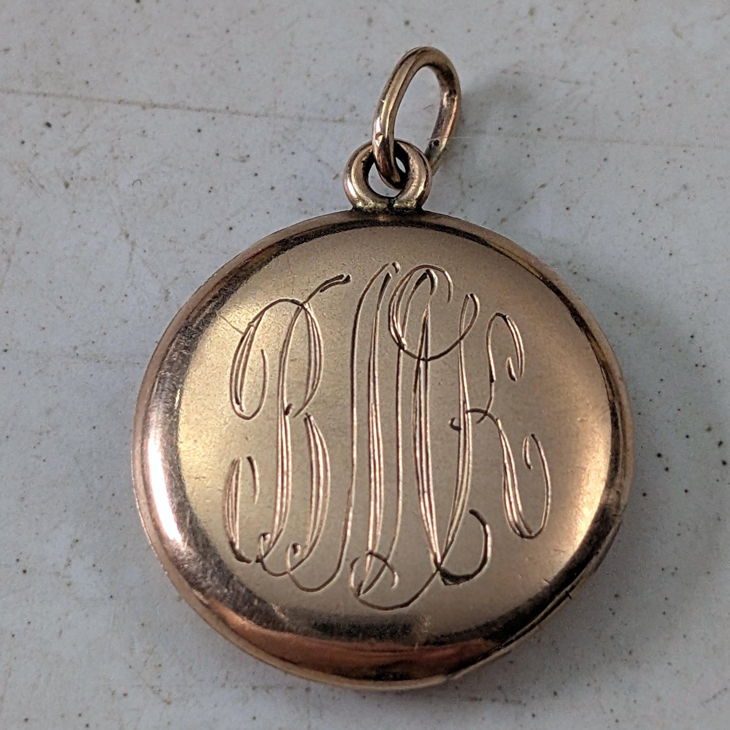 Antique Edwardian Gold Shell Small Round Locket Monogram MBK or BMK