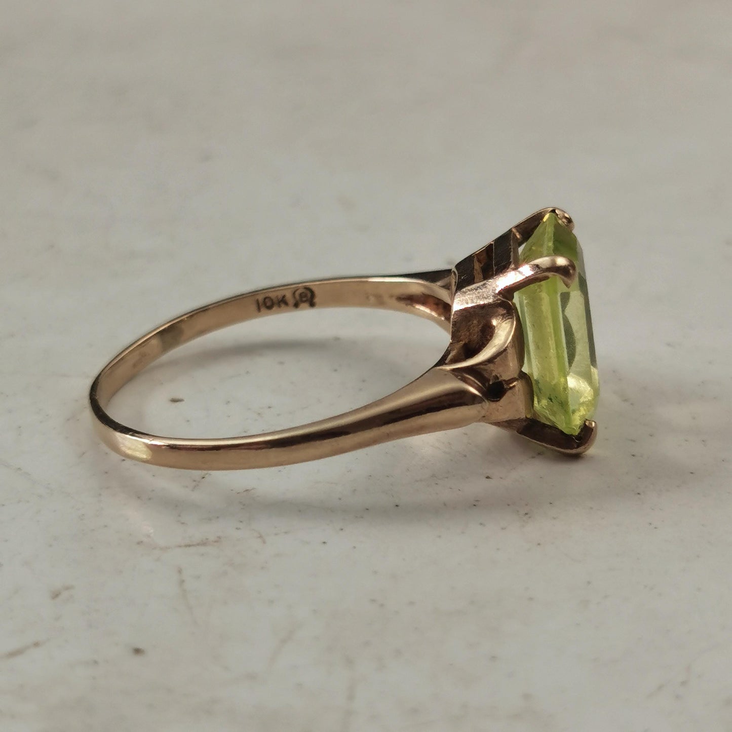 Vintage 10k Yellow Gold Synthetic Spinel Ring