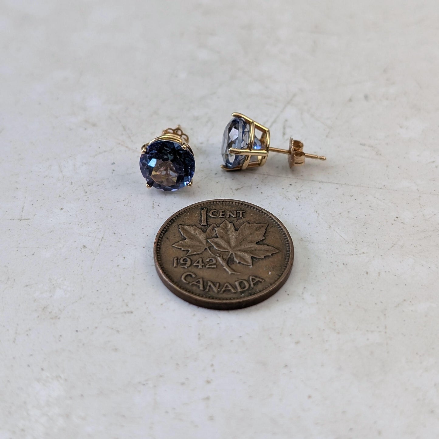 Estate 14k Yellow Gold Blue Mystic Topaz Studs