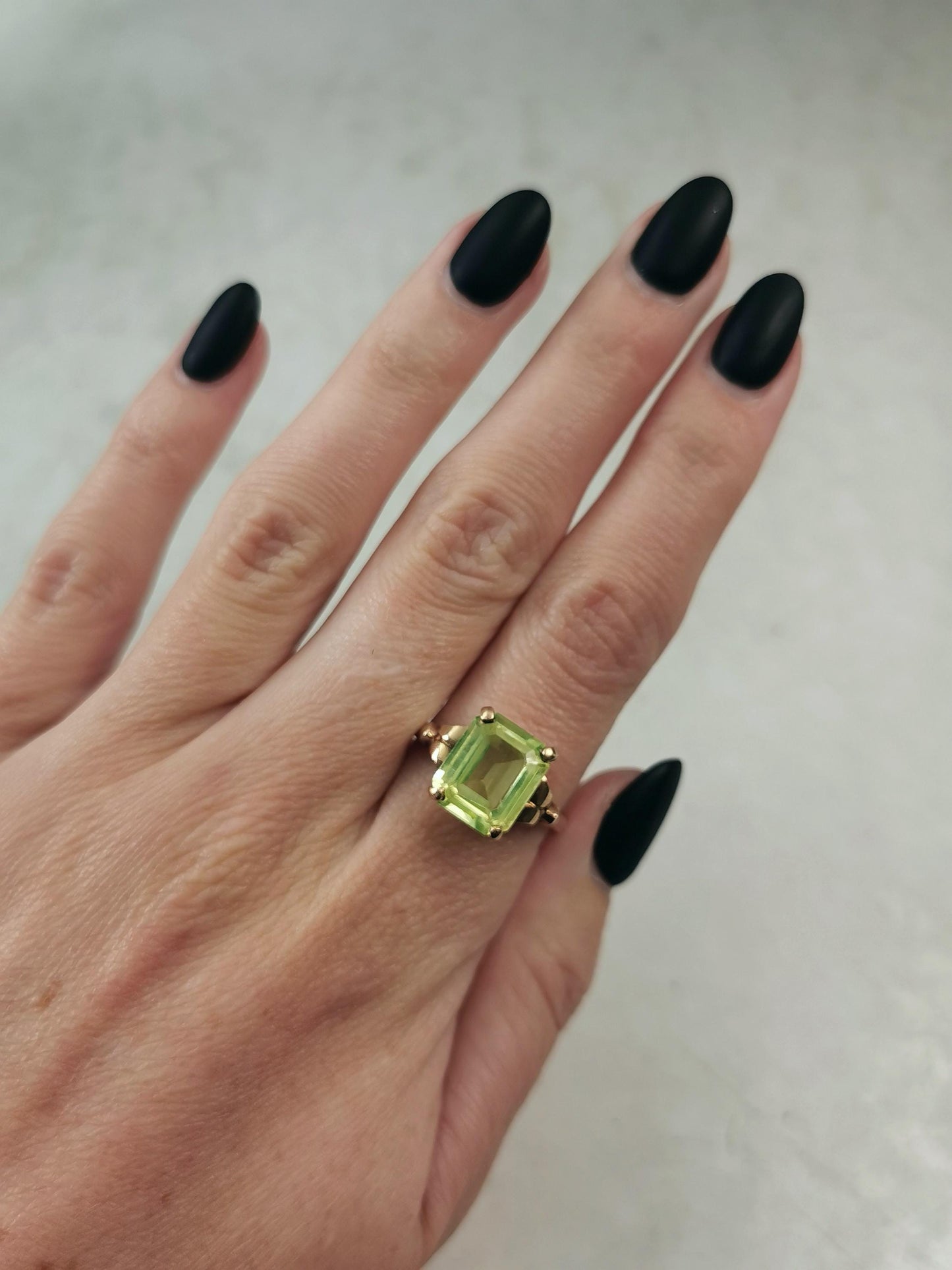 Vintage 10k Yellow Gold Synthetic Spinel Ring