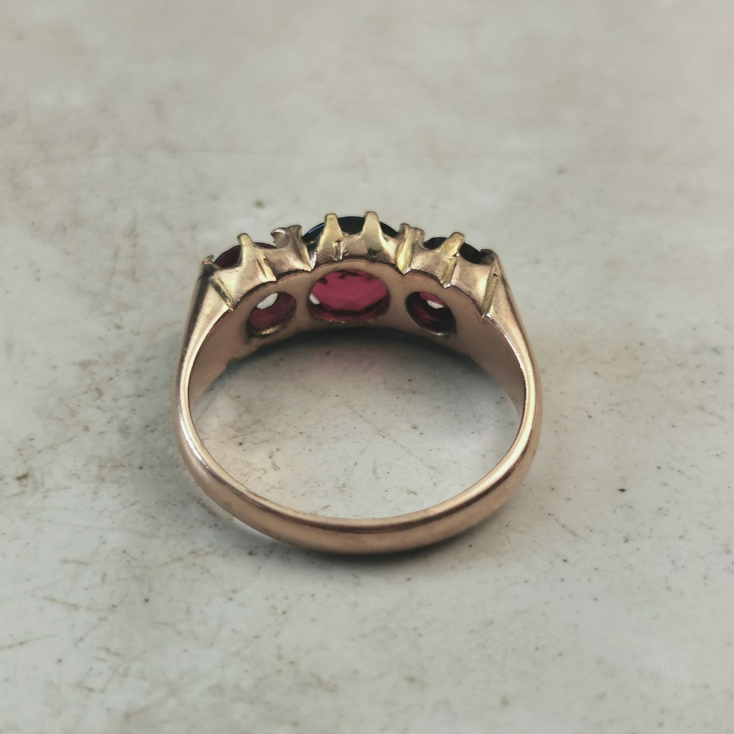 Antique Victorian 9ct Yellow Gold Synthetic Ruby 3 Stone Ring