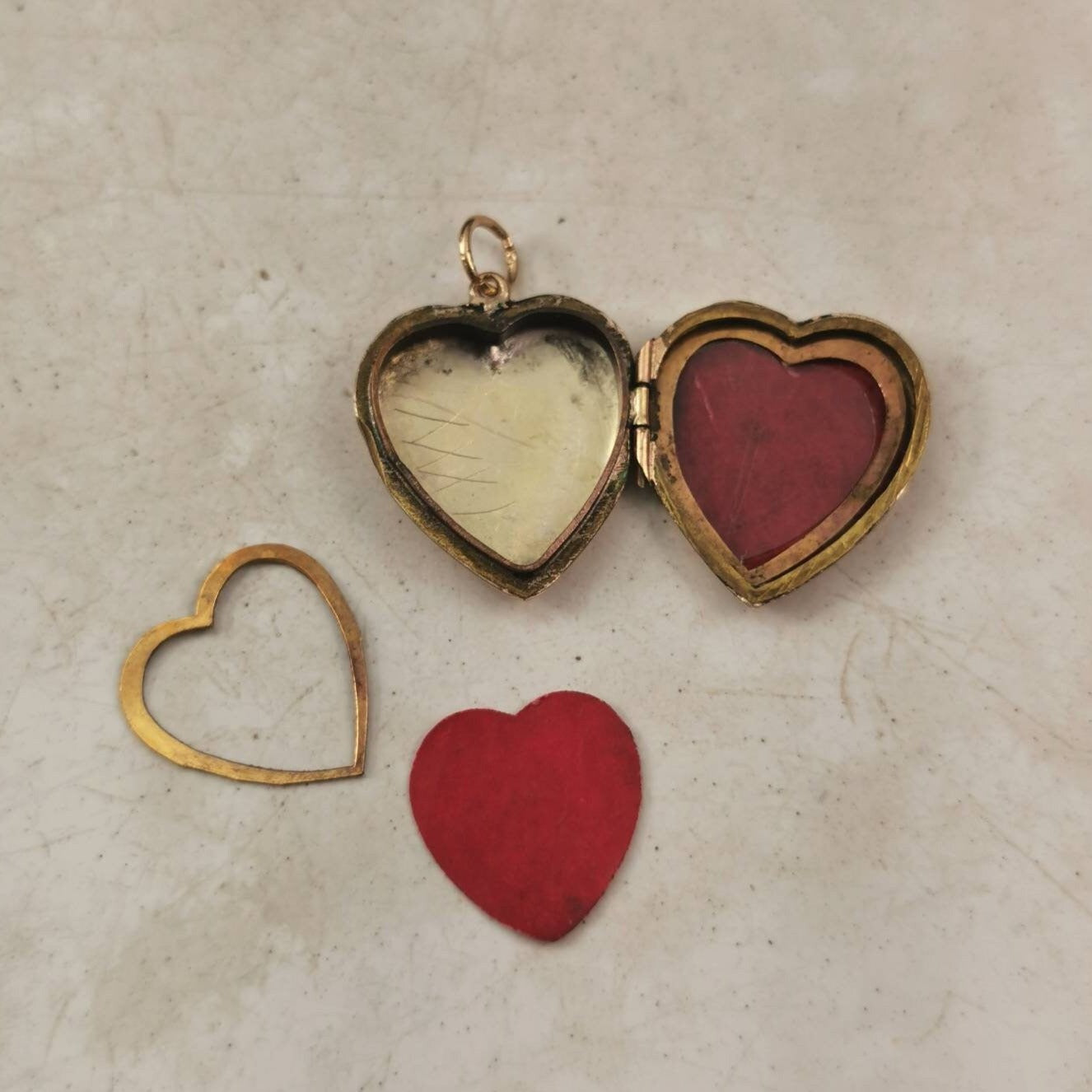 Vintage 1950's 9ct Yellow Gold Front and Back Heart Photo Locket