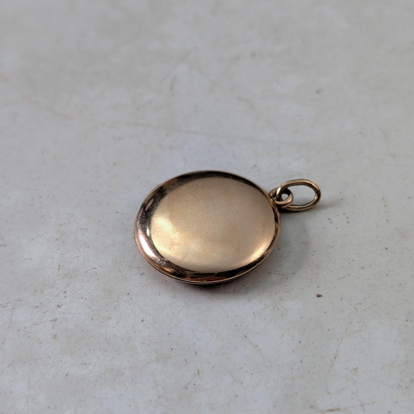 Antique Edwardian Gold Shell Small Round Locket Monogram MBK or BMK