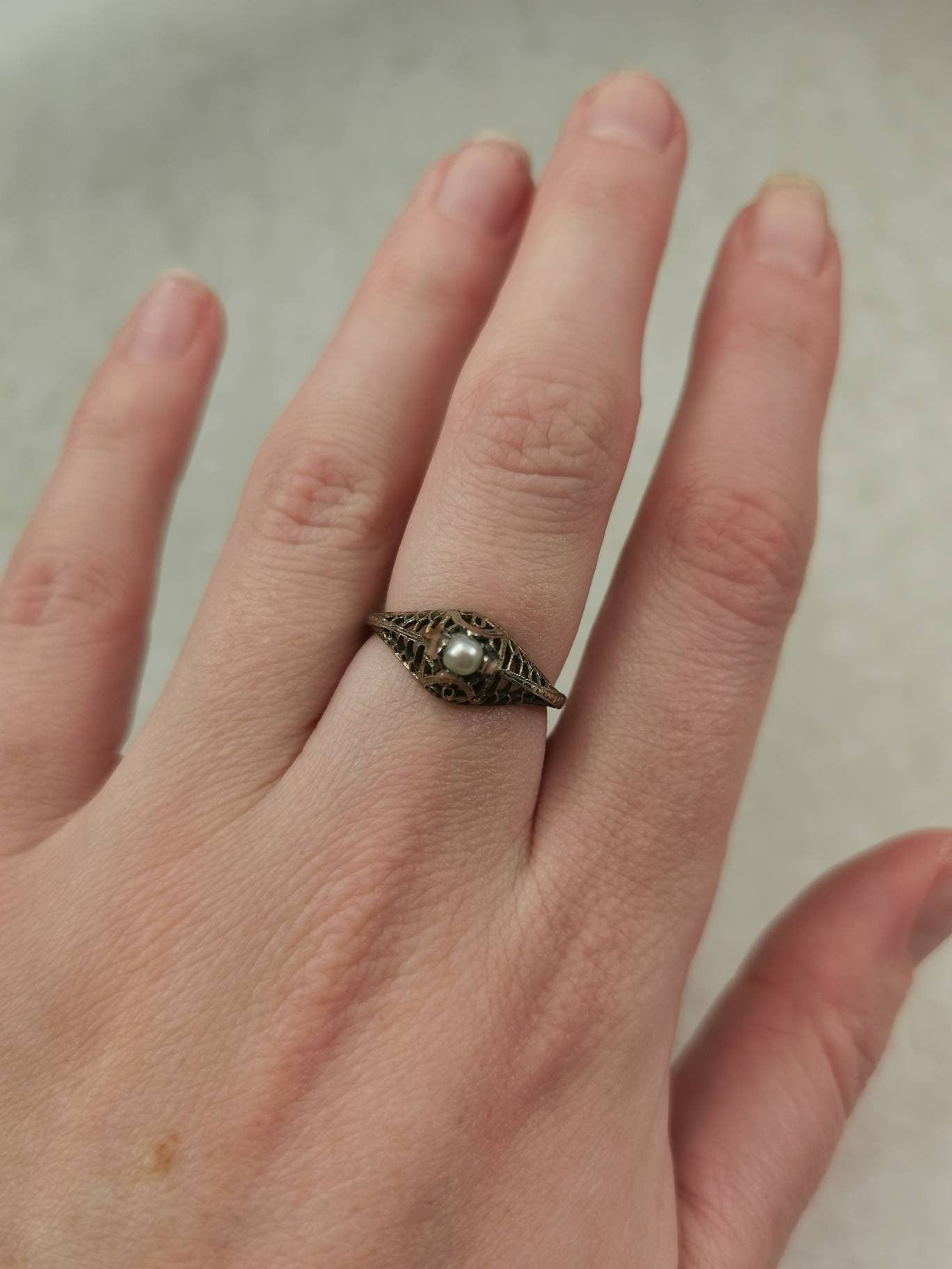 Art Deco 18k White Gold and Natural Pearl Filigree Ring
