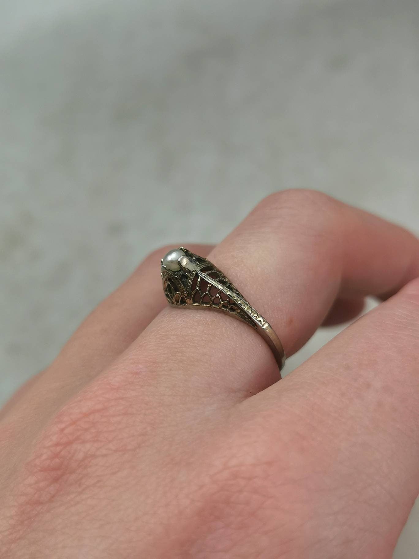 Art Deco 18k White Gold and Natural Pearl Filigree Ring