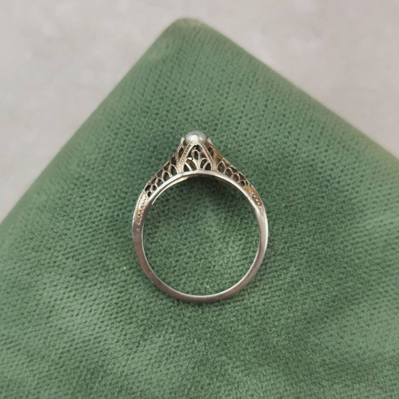 Art Deco 18k White Gold and Natural Pearl Filigree Ring