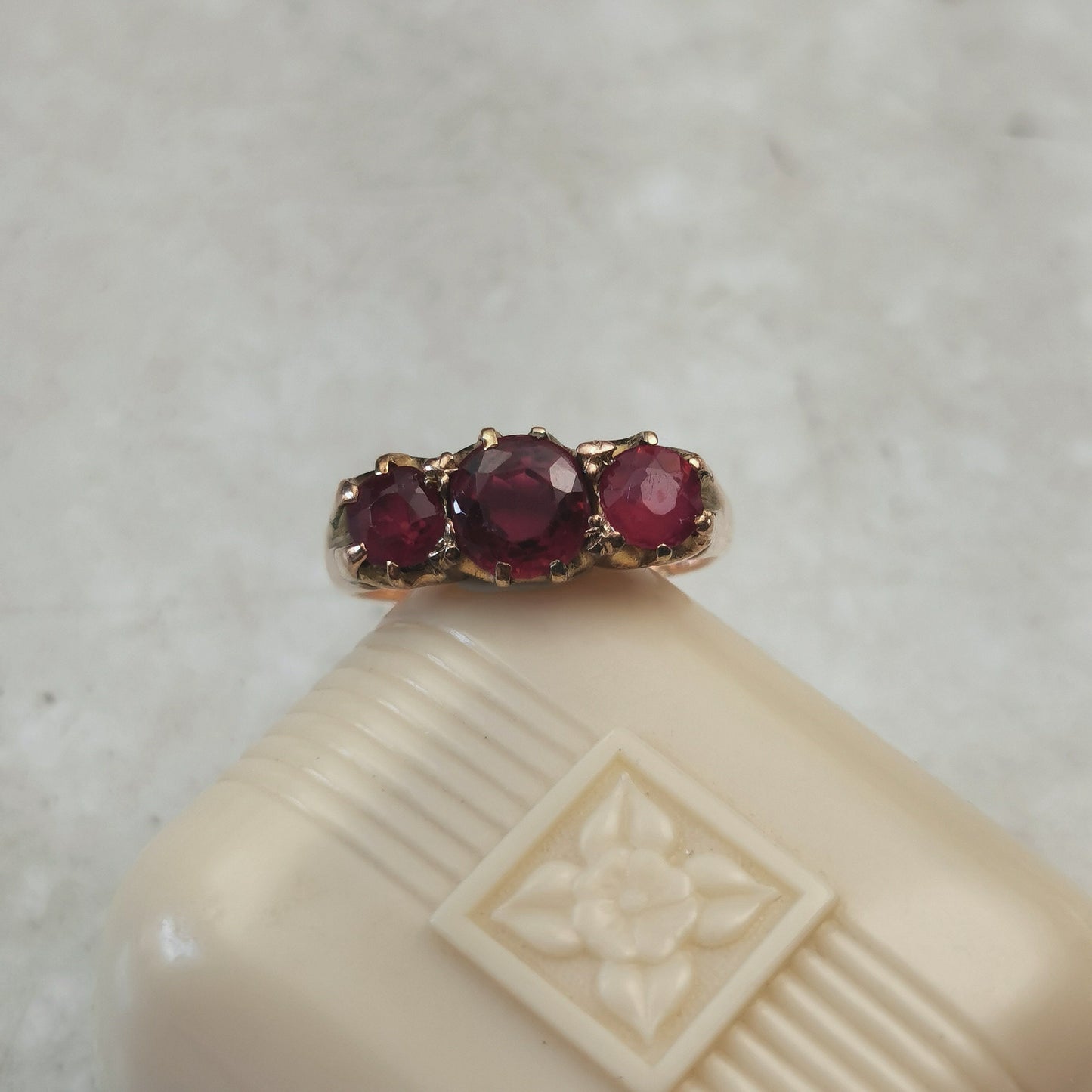 Antique Victorian 9ct Yellow Gold Synthetic Ruby 3 Stone Ring