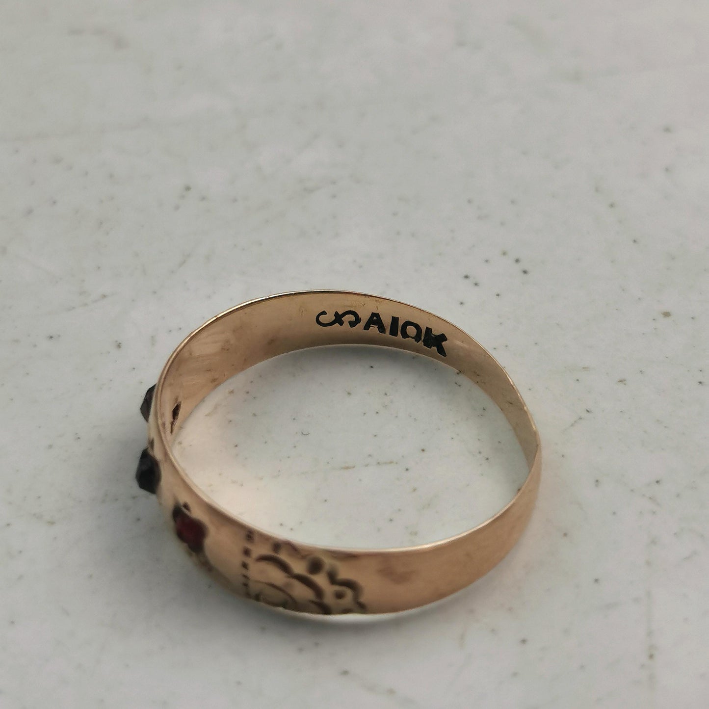 Victorian 10k Yellow Gold Bohemian Garnet Band