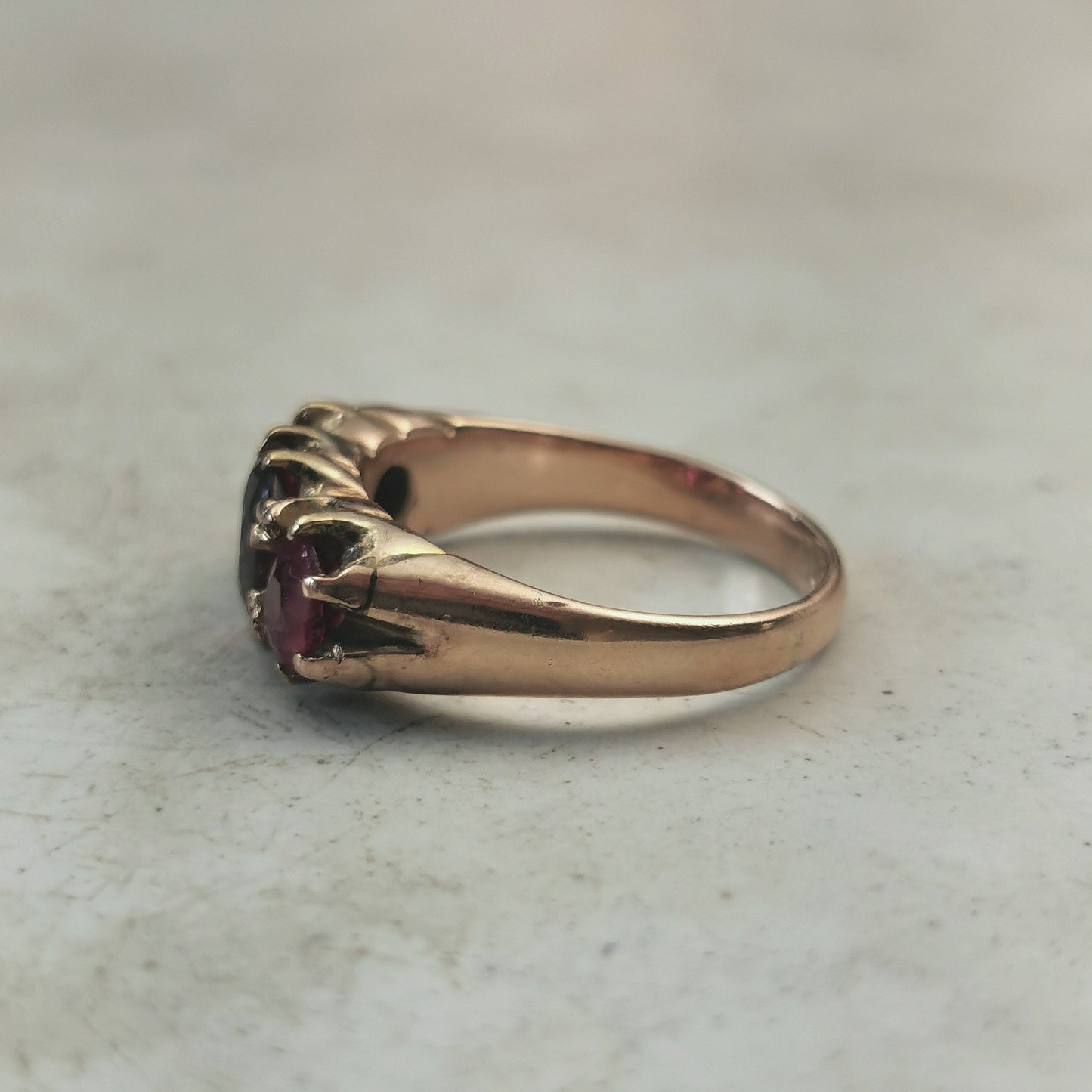 Antique Victorian 9ct Yellow Gold Synthetic Ruby 3 Stone Ring