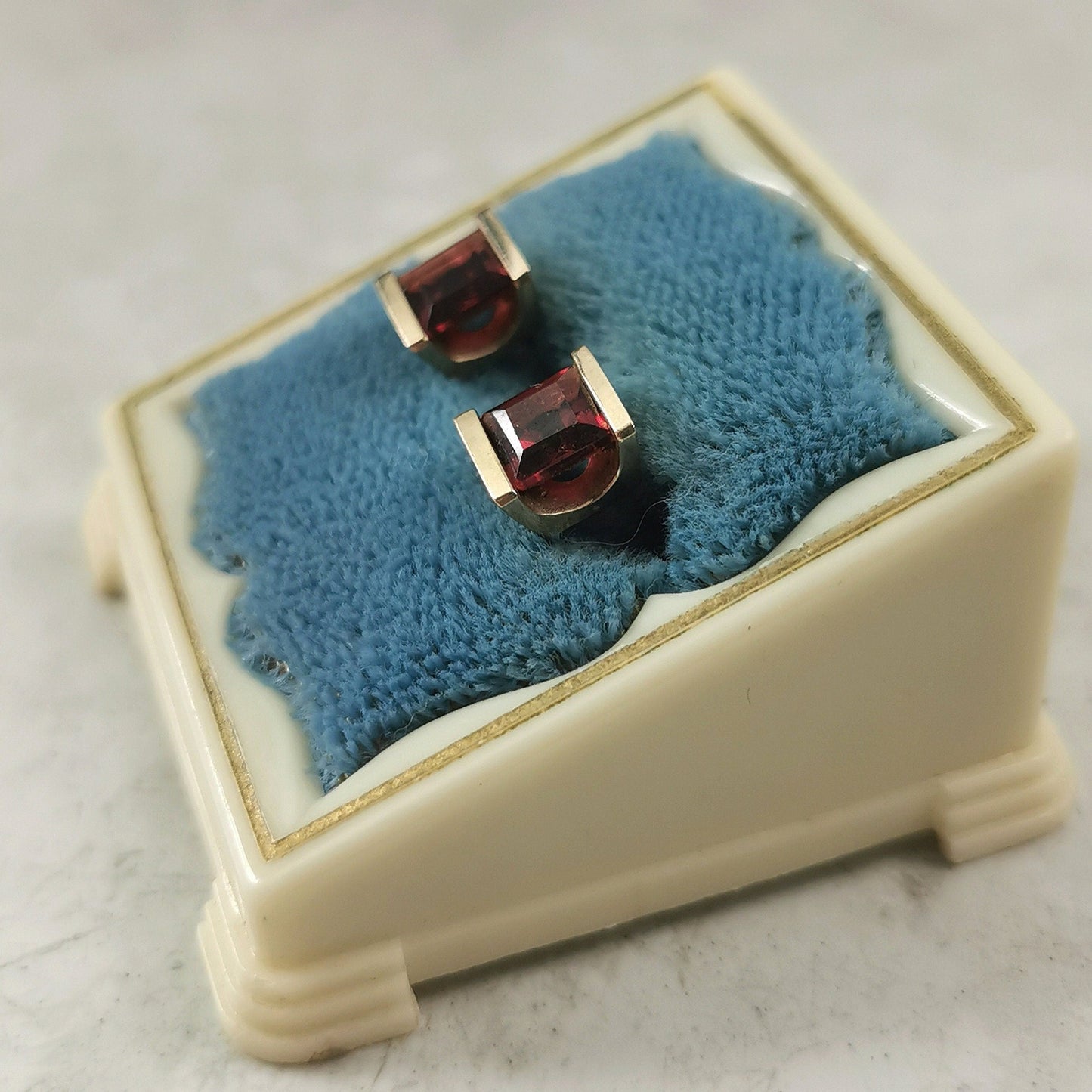 Estate 10k Yellow Gold Channel Set Princes Cut Garnet Stud Earrings