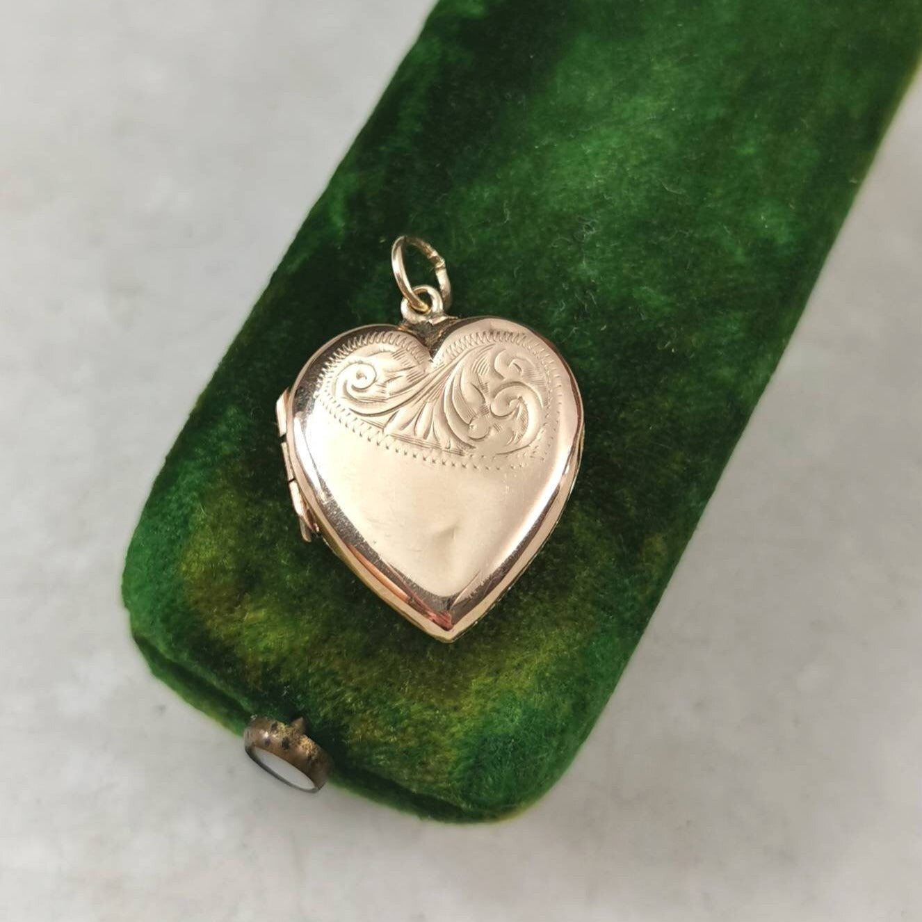 Vintage 1950's 9ct Yellow Gold Front and Back Heart Photo Locket