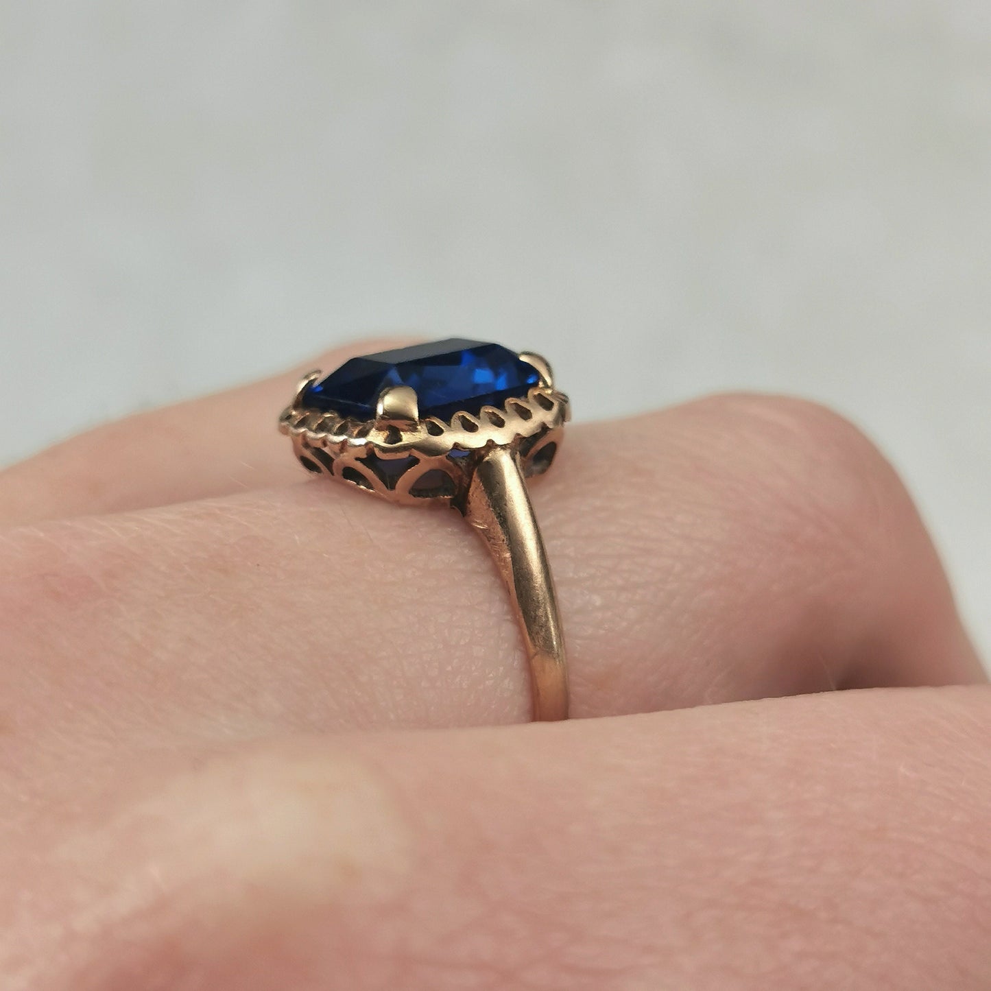 Vintage 10k Yellow Gold Synthetic Deep Blue Sapphire September Birthstone Ring