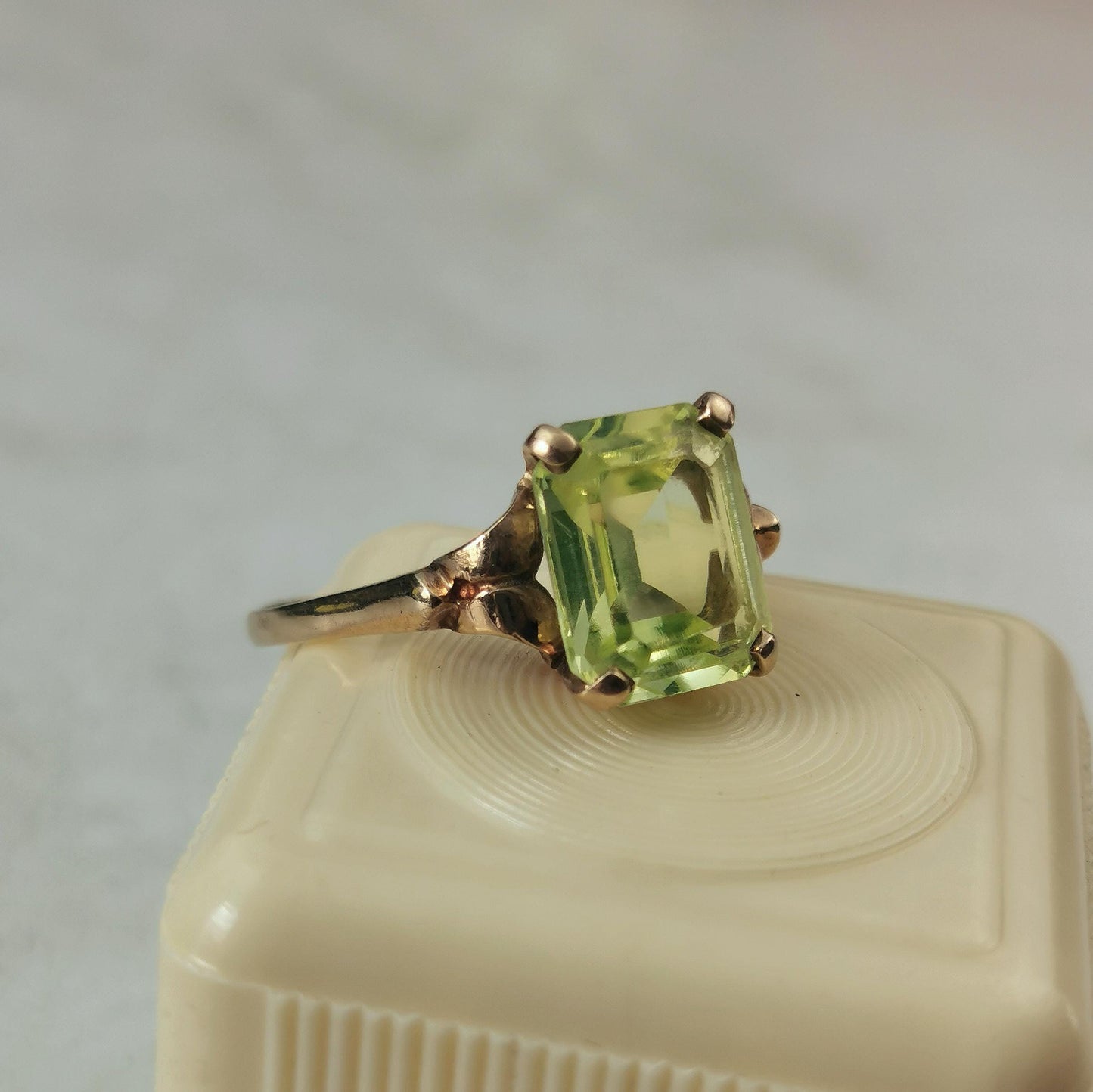 Vintage 10k Yellow Gold Synthetic Spinel Ring