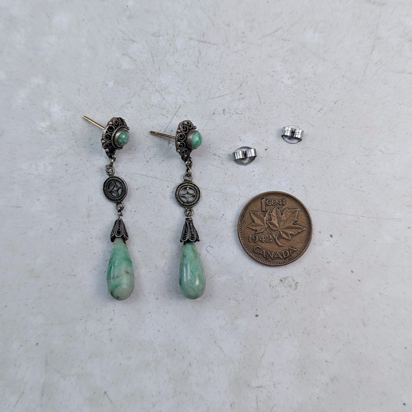 Vintage Chinese Export Jade Tear Drop Earrings - 14k Post Pierced Earrings - Gild Silver Filigree Dangle Stud Earrings