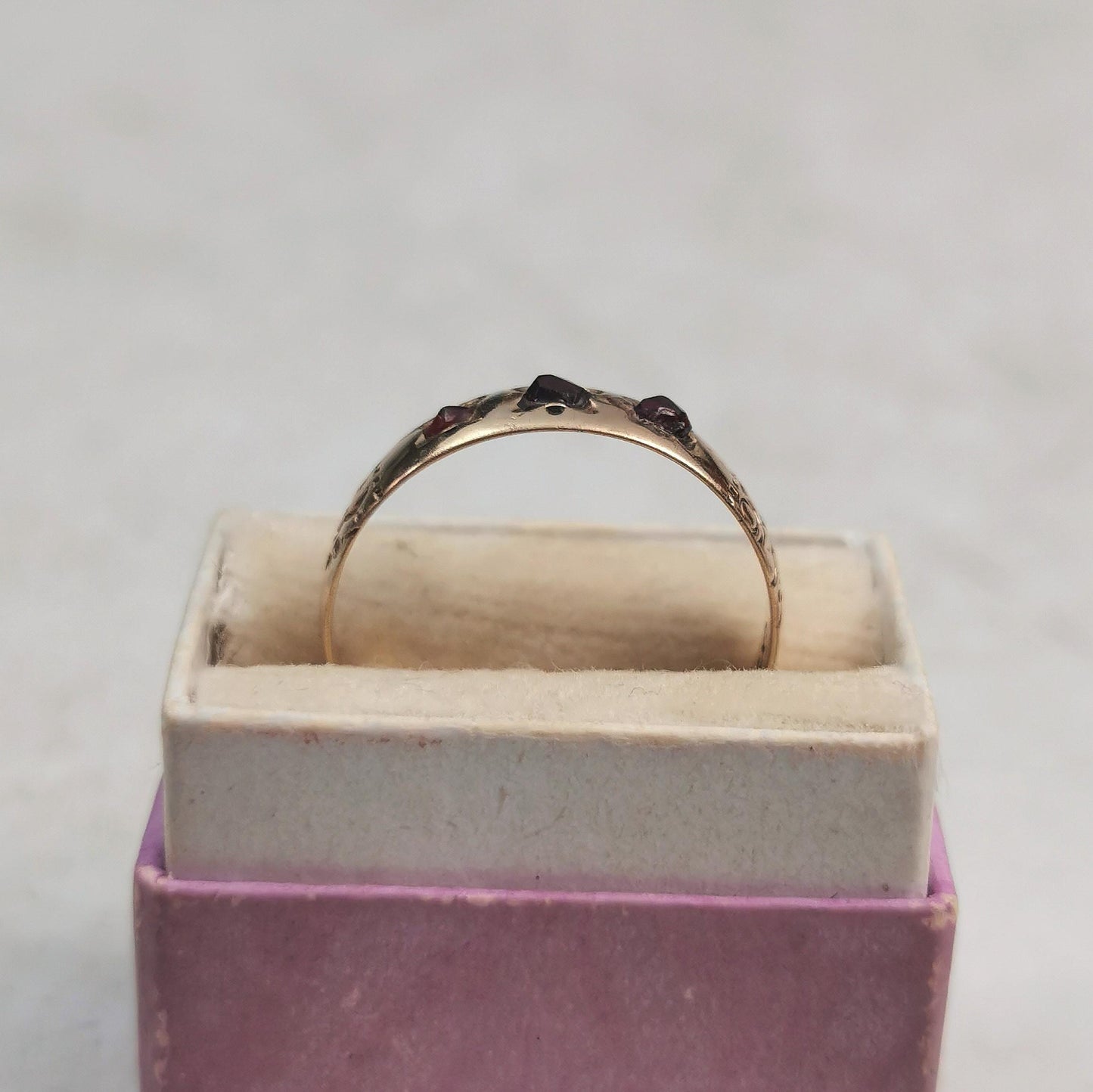 Victorian 10k Yellow Gold Bohemian Garnet Band