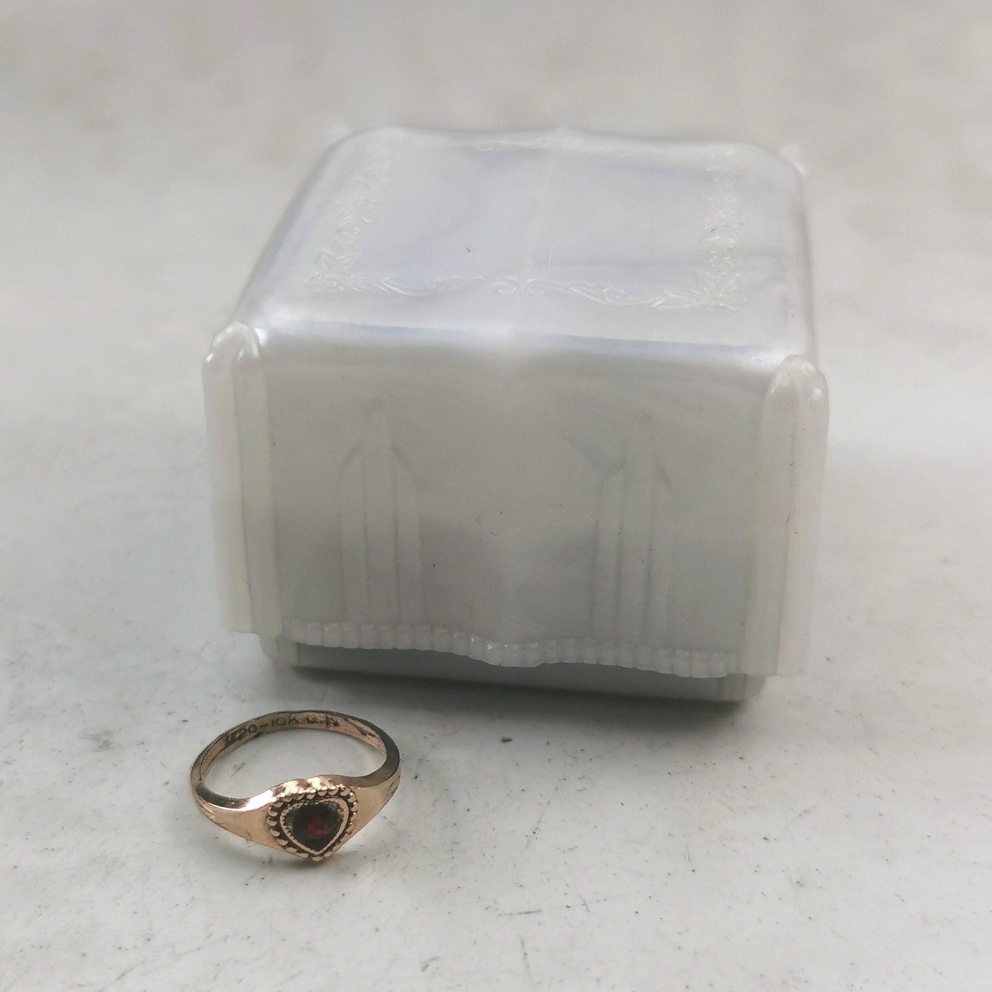 Vintage Uncas 1/20 10K Golf Filled Garnet Paste January Birthstone Baby Ring in Original Box