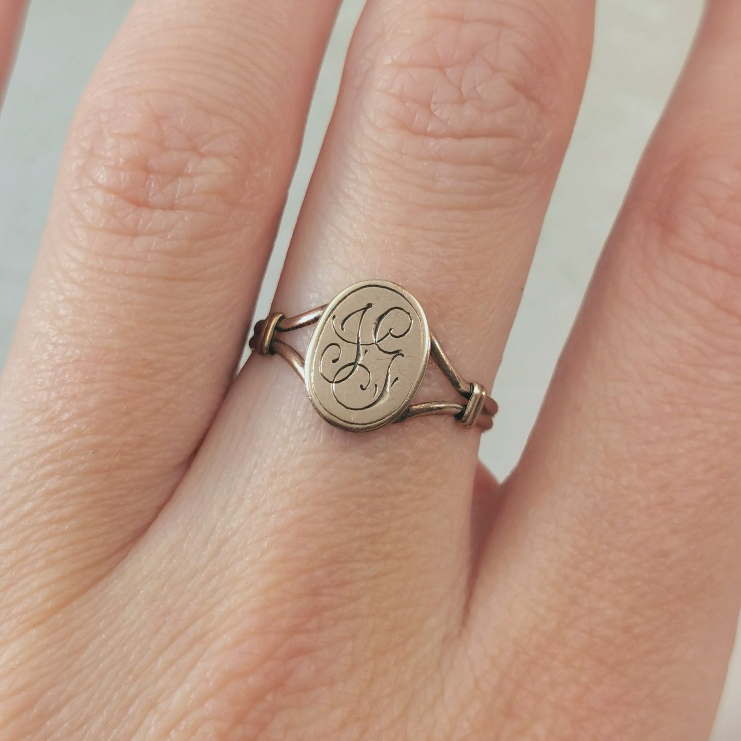 Antique 9ct Yellow Gold Monogram J G Signet Ring