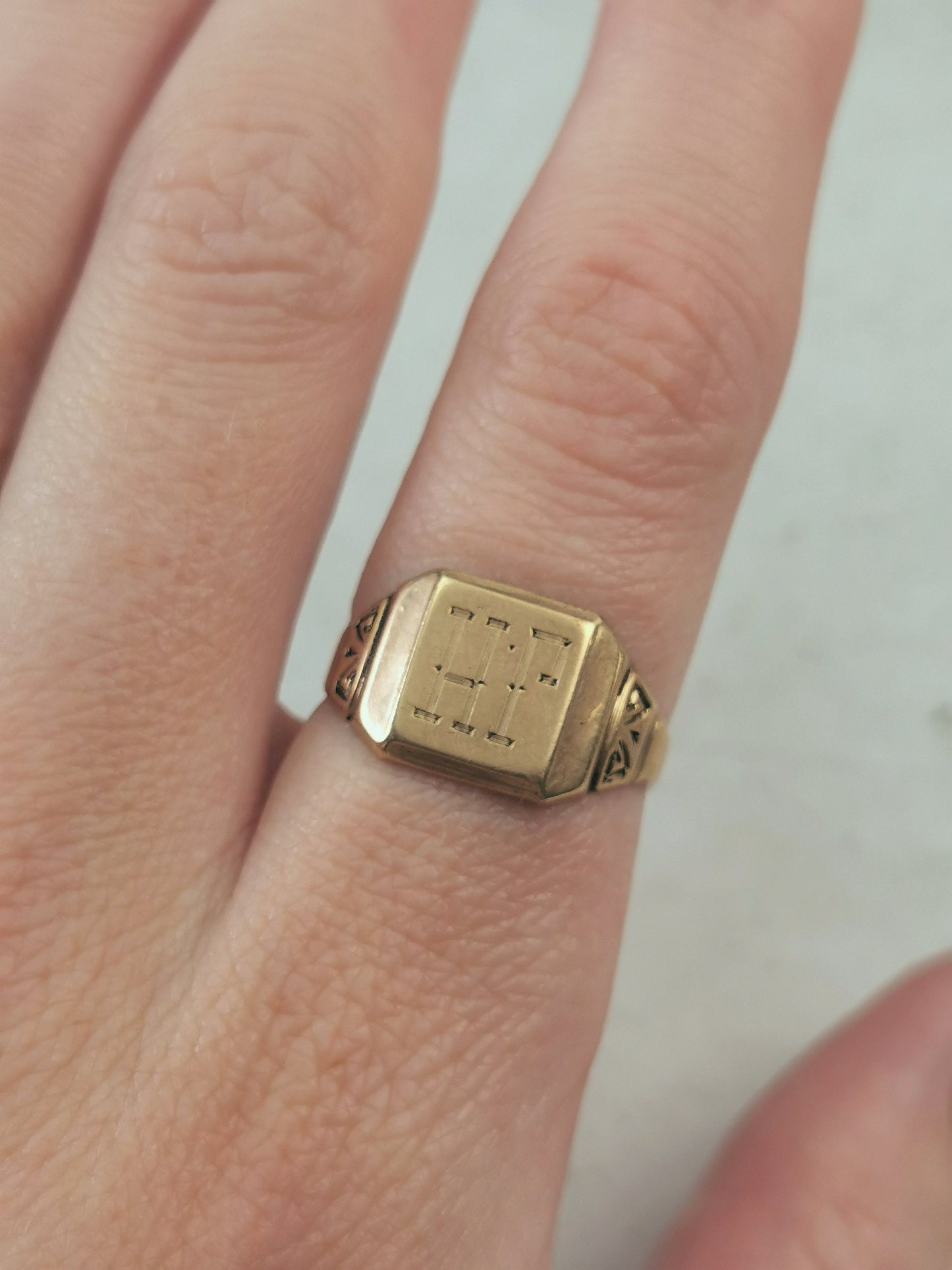 Art Deco 10k Yellow Gold H.P. Signet Ring