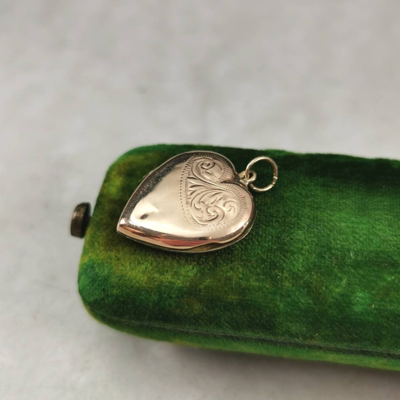 Vintage 1950's 9ct Yellow Gold Front and Back Heart Photo Locket