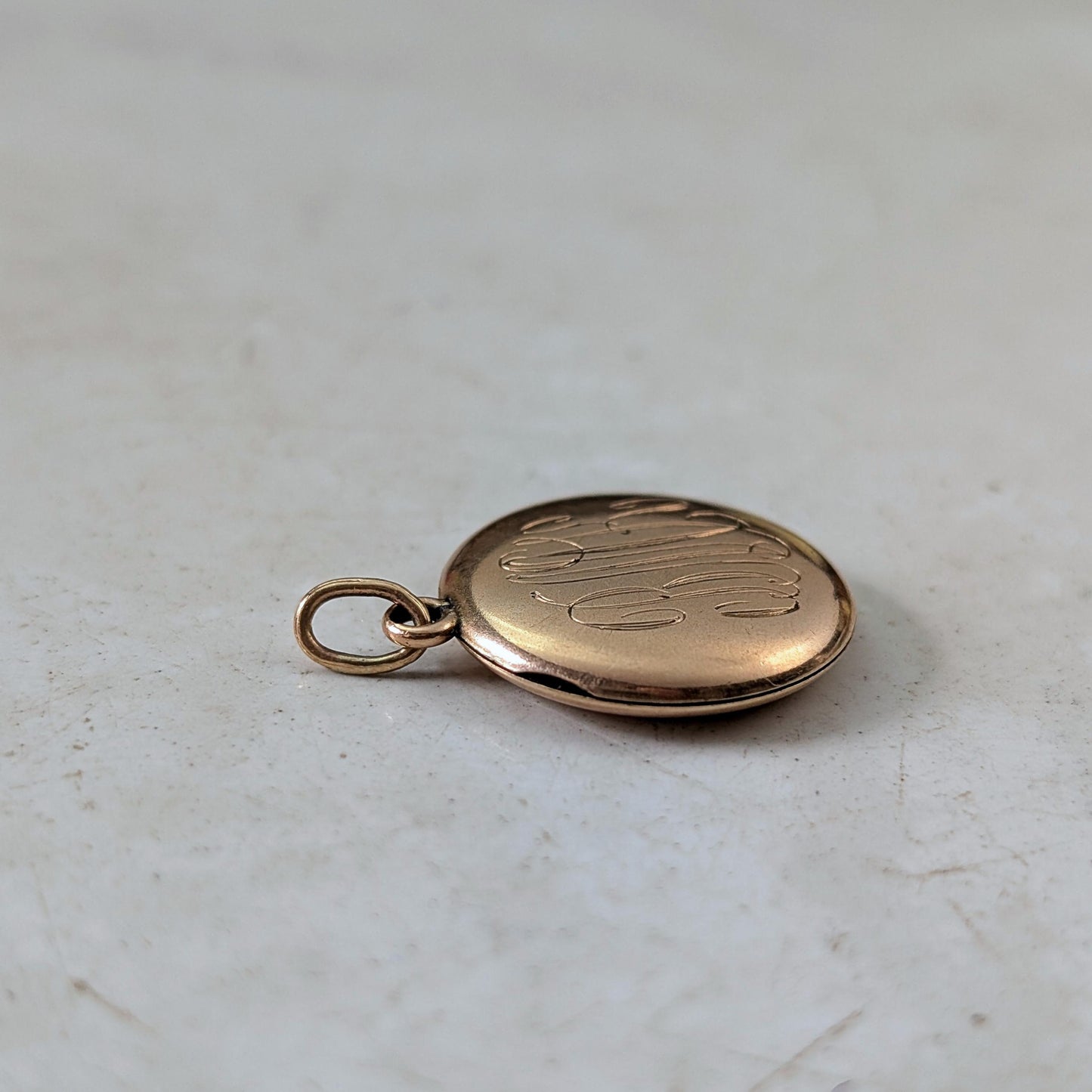 Antique Edwardian Gold Shell Small Round Locket Monogram MBK or BMK