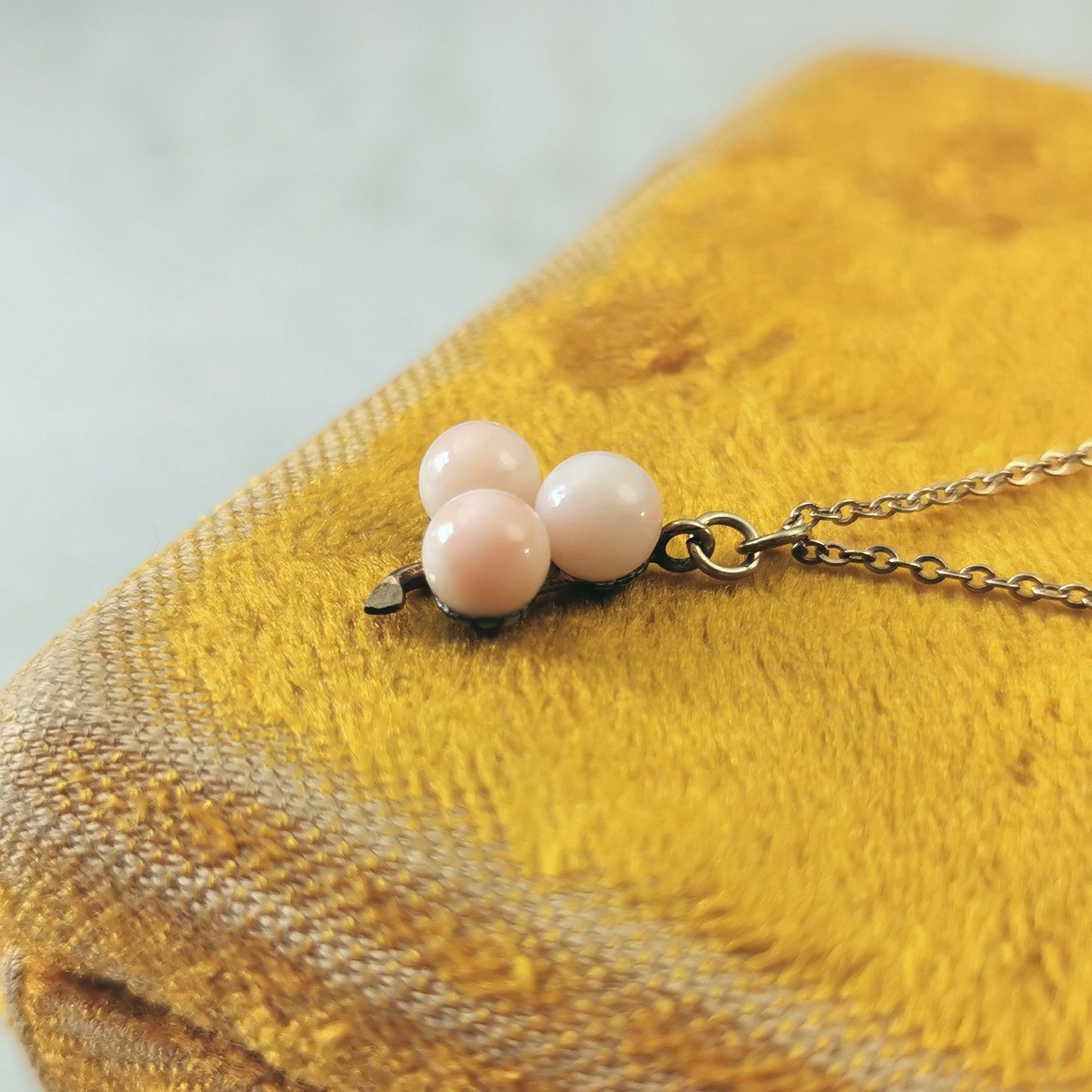 Early Krementz 12k Gold Filled Genuine Coral Trefoil Pendant Necklace