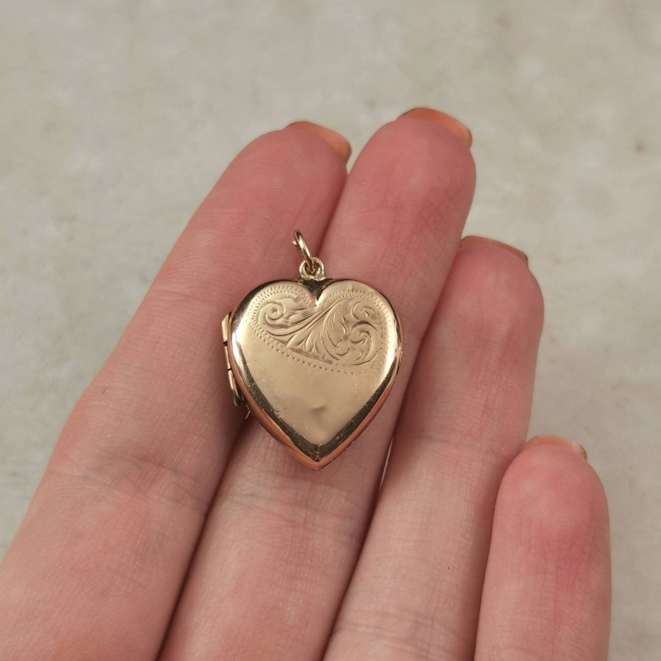Vintage 1950's 9ct Yellow Gold Front and Back Heart Photo Locket