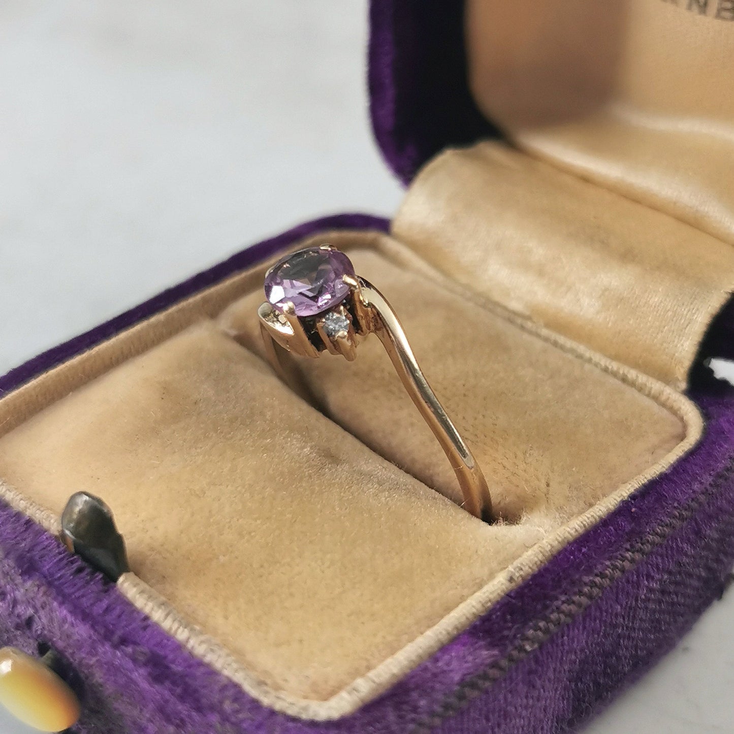 Estate 10k Yellow Gold Colour Change Synthetic Sapphire Ring - June Birthstone