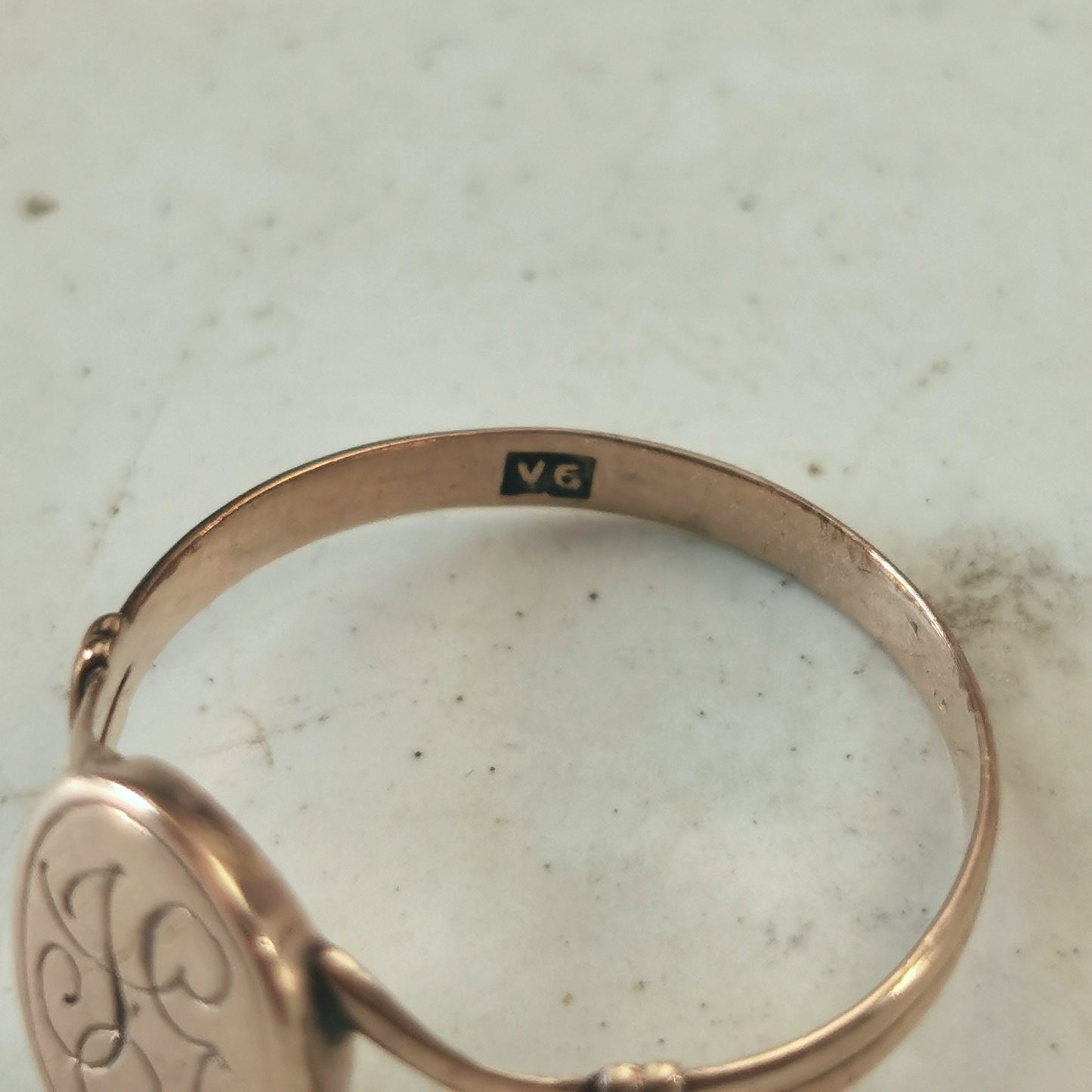 Antique 9ct Yellow Gold Monogram J G Signet Ring