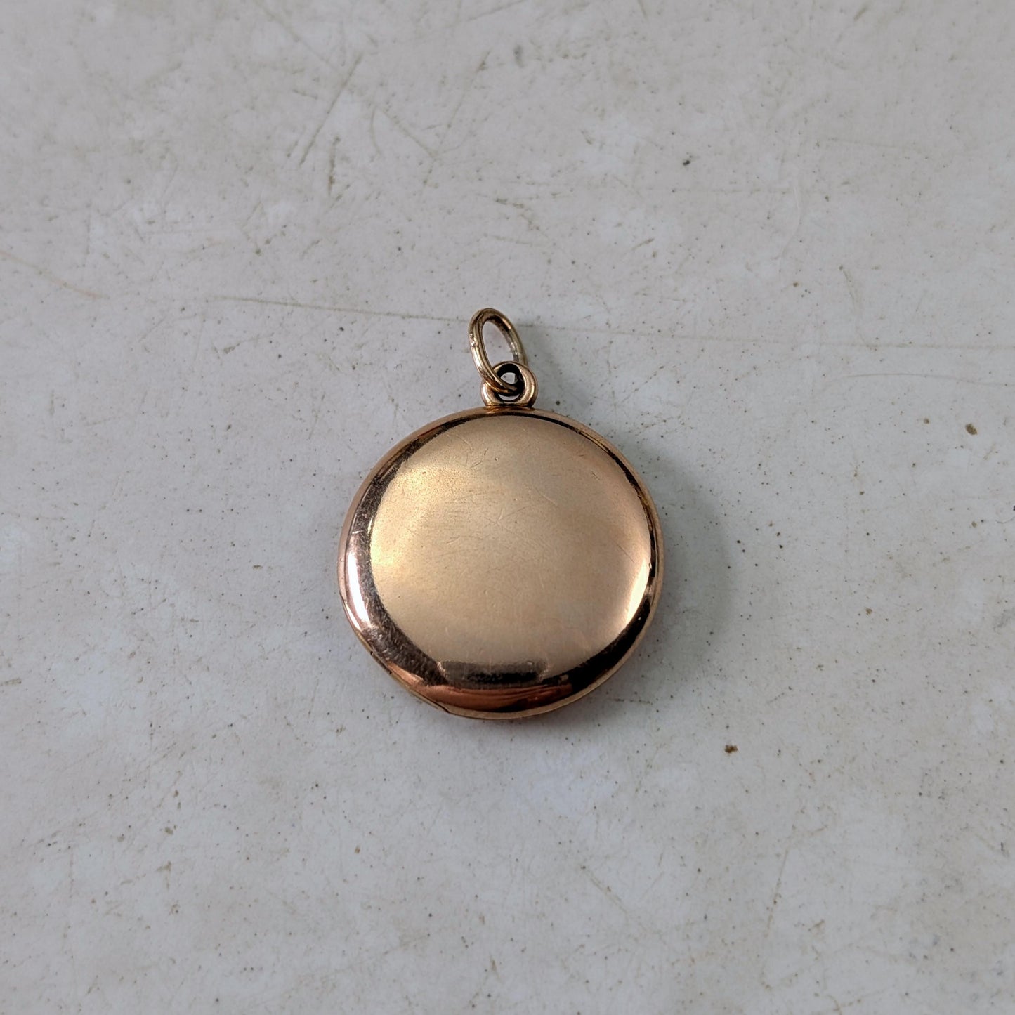 Antique Edwardian Gold Shell Small Round Locket Monogram MBK or BMK