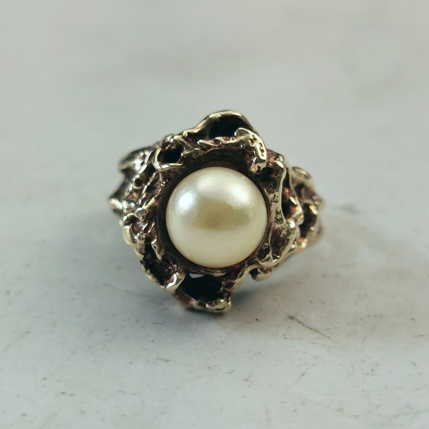 Vintage Mid-century Brutalist Cream Pearl Ring in 10k Yellow Gold