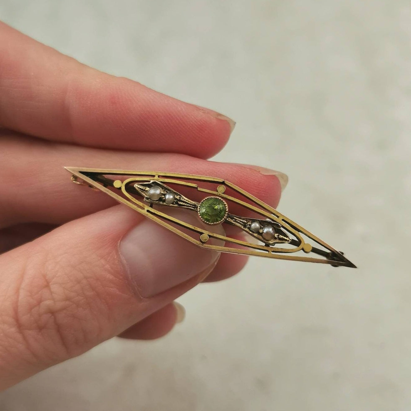 Edwardian 9ct Yellow Gold Peridot and Seed Pearl Bar Brooch