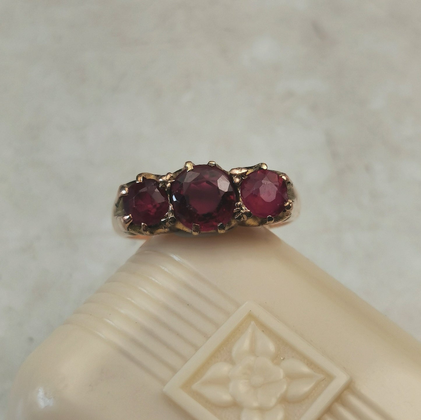 Antique Victorian 9ct Yellow Gold Synthetic Ruby 3 Stone Ring