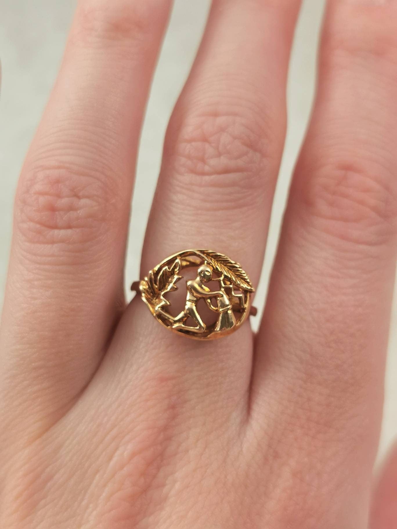 Vintage 10k Yellow Gold Aquarius Zodiac Ring