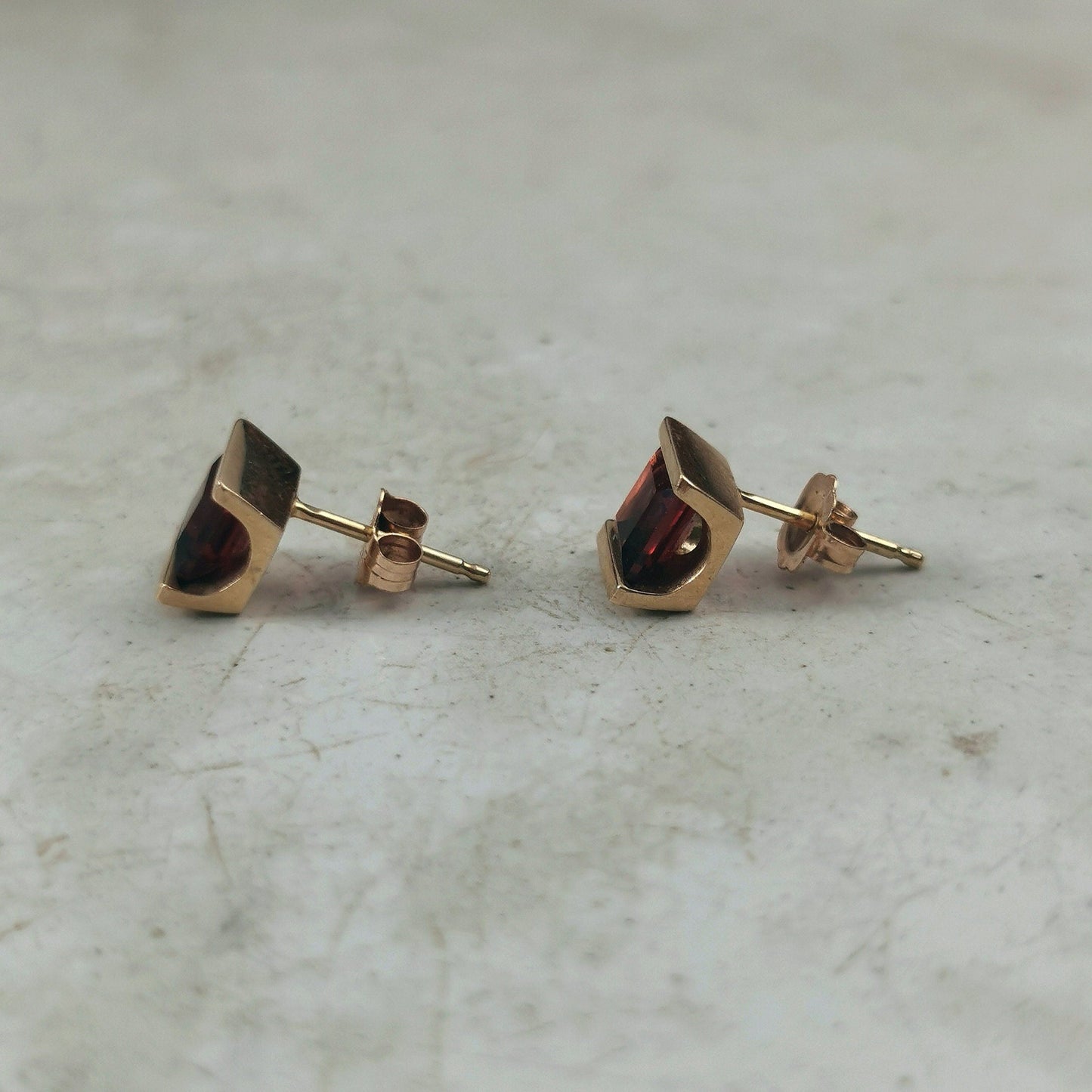 Estate 10k Yellow Gold Channel Set Princes Cut Garnet Stud Earrings