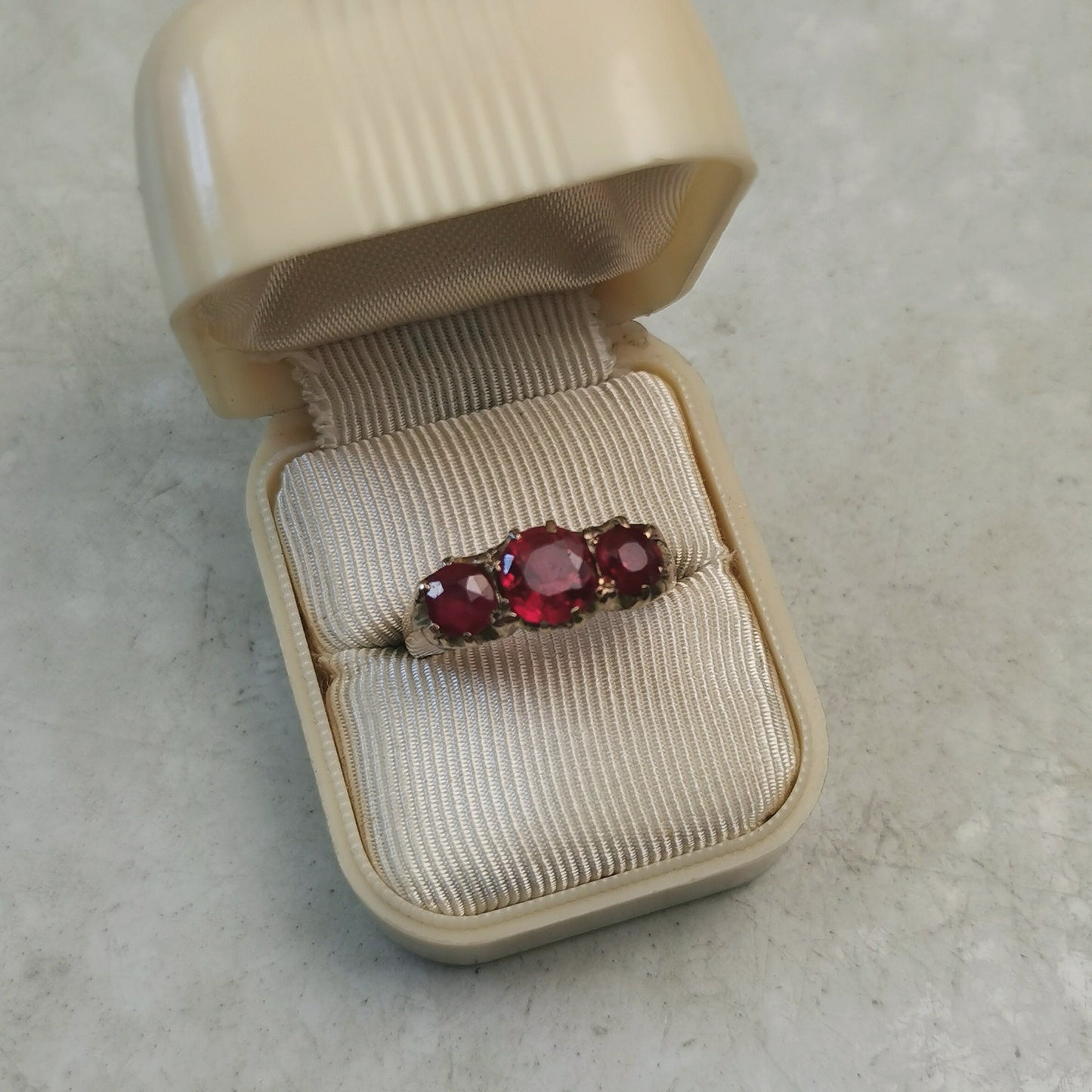 Antique Victorian 9ct Yellow Gold Synthetic Ruby 3 Stone Ring