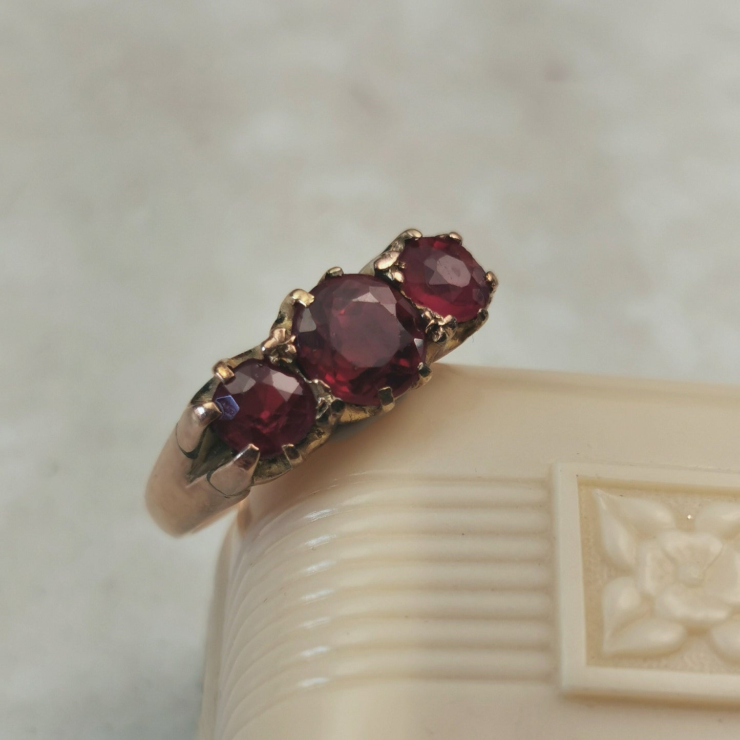 Antique Victorian 9ct Yellow Gold Synthetic Ruby 3 Stone Ring