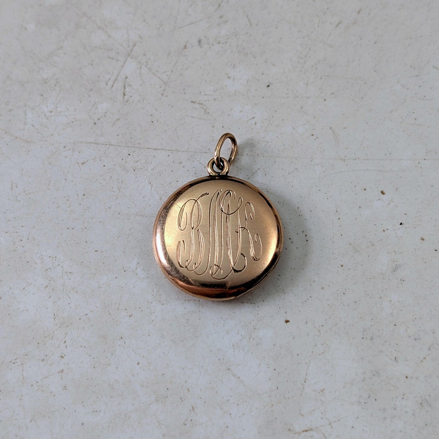 Antique Edwardian Gold Shell Small Round Locket Monogram MBK or BMK