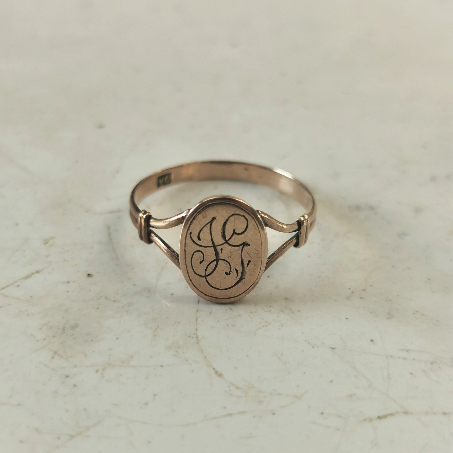 Antique 9ct Yellow Gold Monogram J G Signet Ring