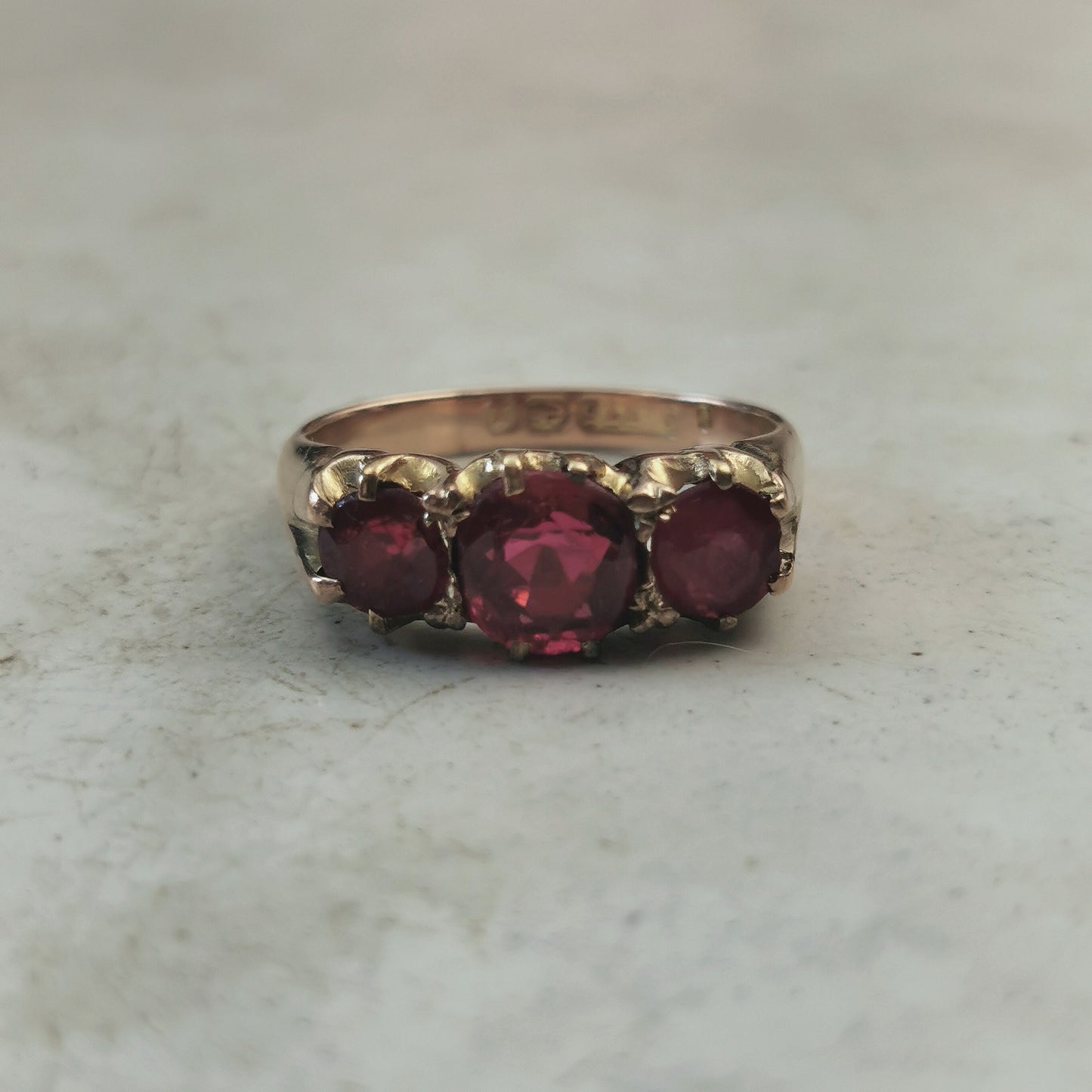 Antique Victorian 9ct Yellow Gold Synthetic Ruby 3 Stone Ring