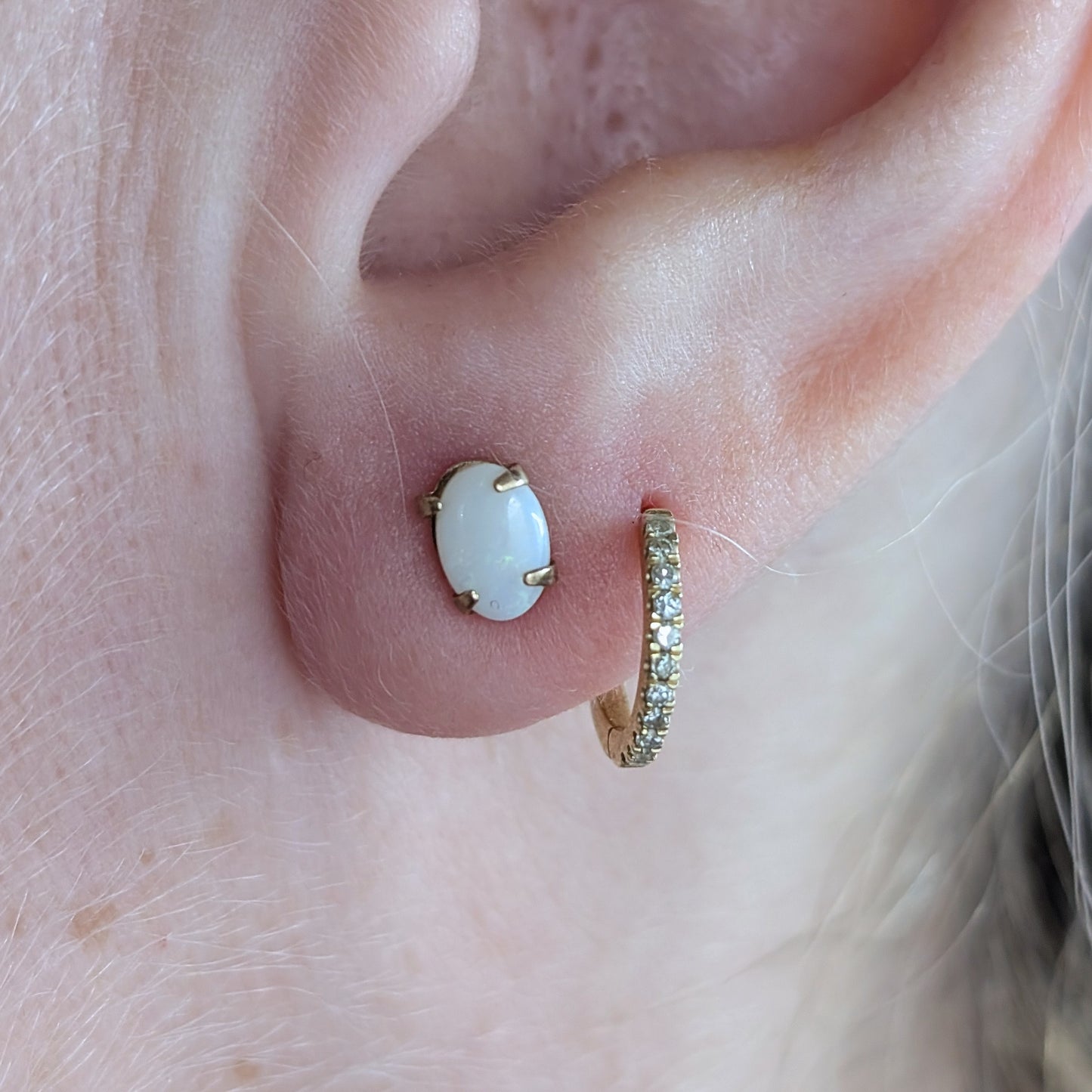 Vintage 10K Yellow Gold Small Opal studs