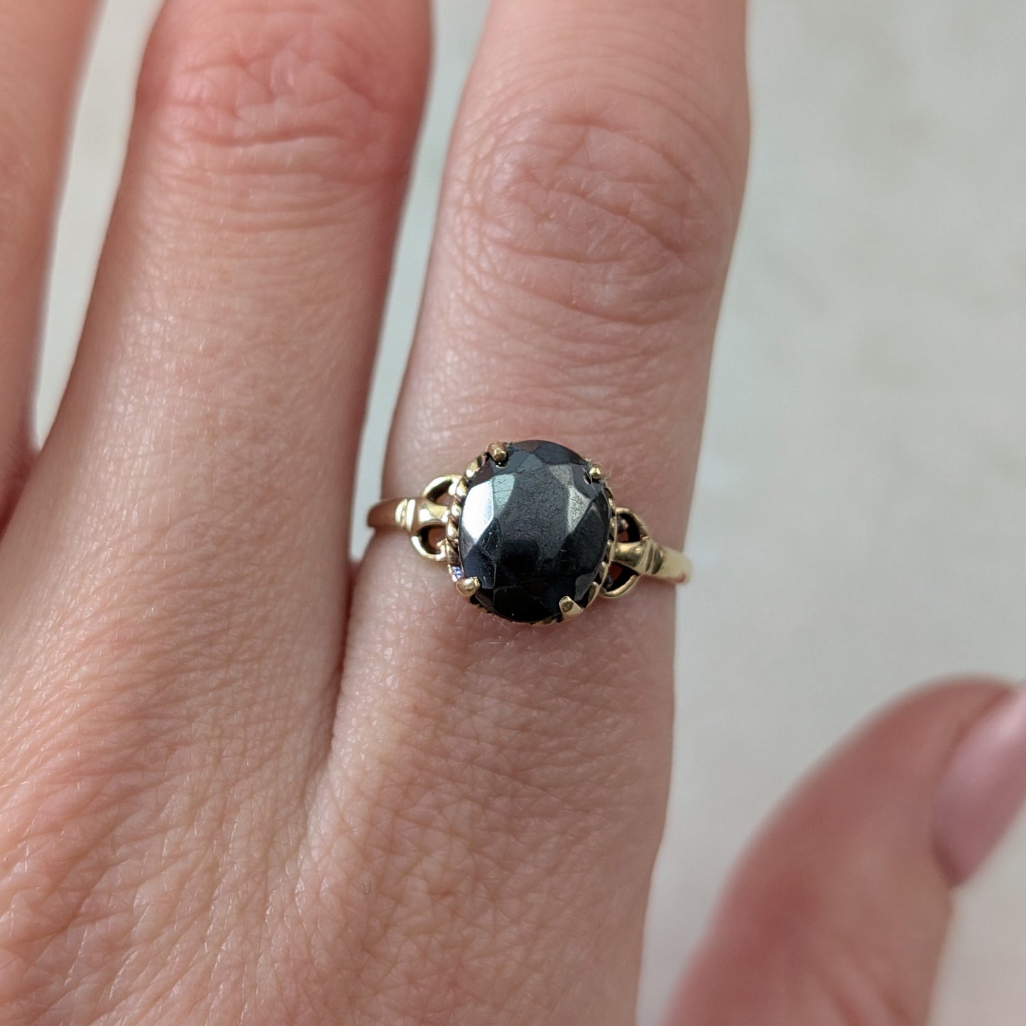 Vintage 10k Yellow Gold Oval Hematite Ring *Has Wear