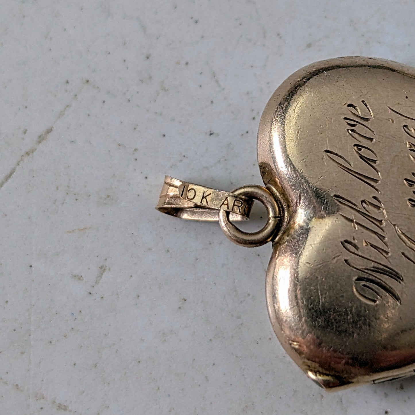 Vintage 10K Yellow Gold Floral Heart Locket