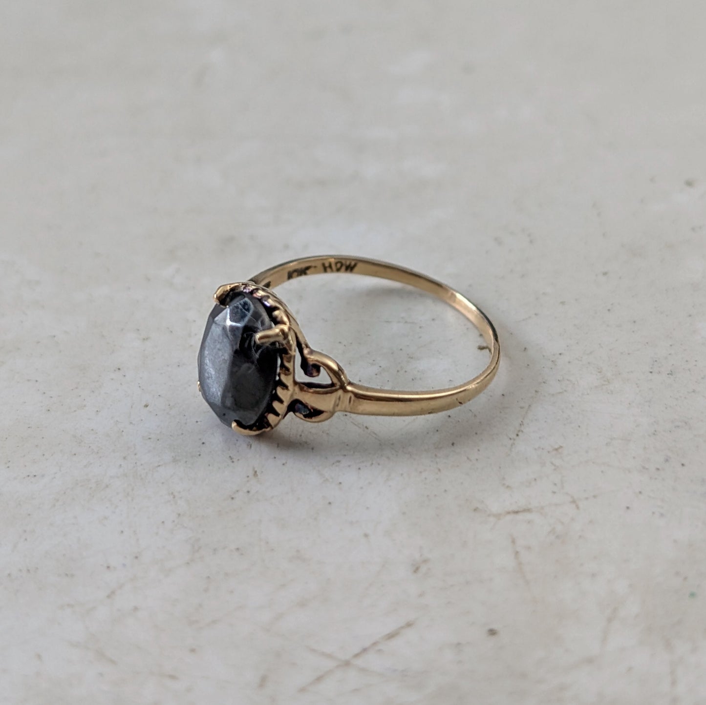 Vintage 10k Yellow Gold Oval Hematite Ring *Has Wear
