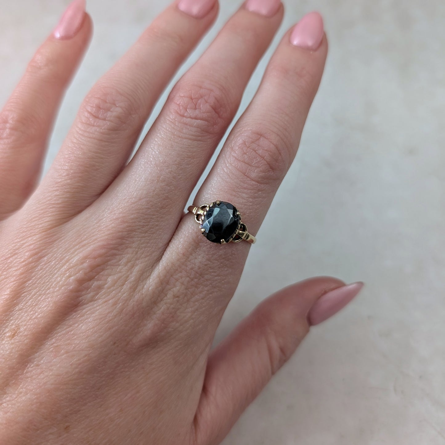 Vintage 10k Yellow Gold Oval Hematite Ring *Has Wear