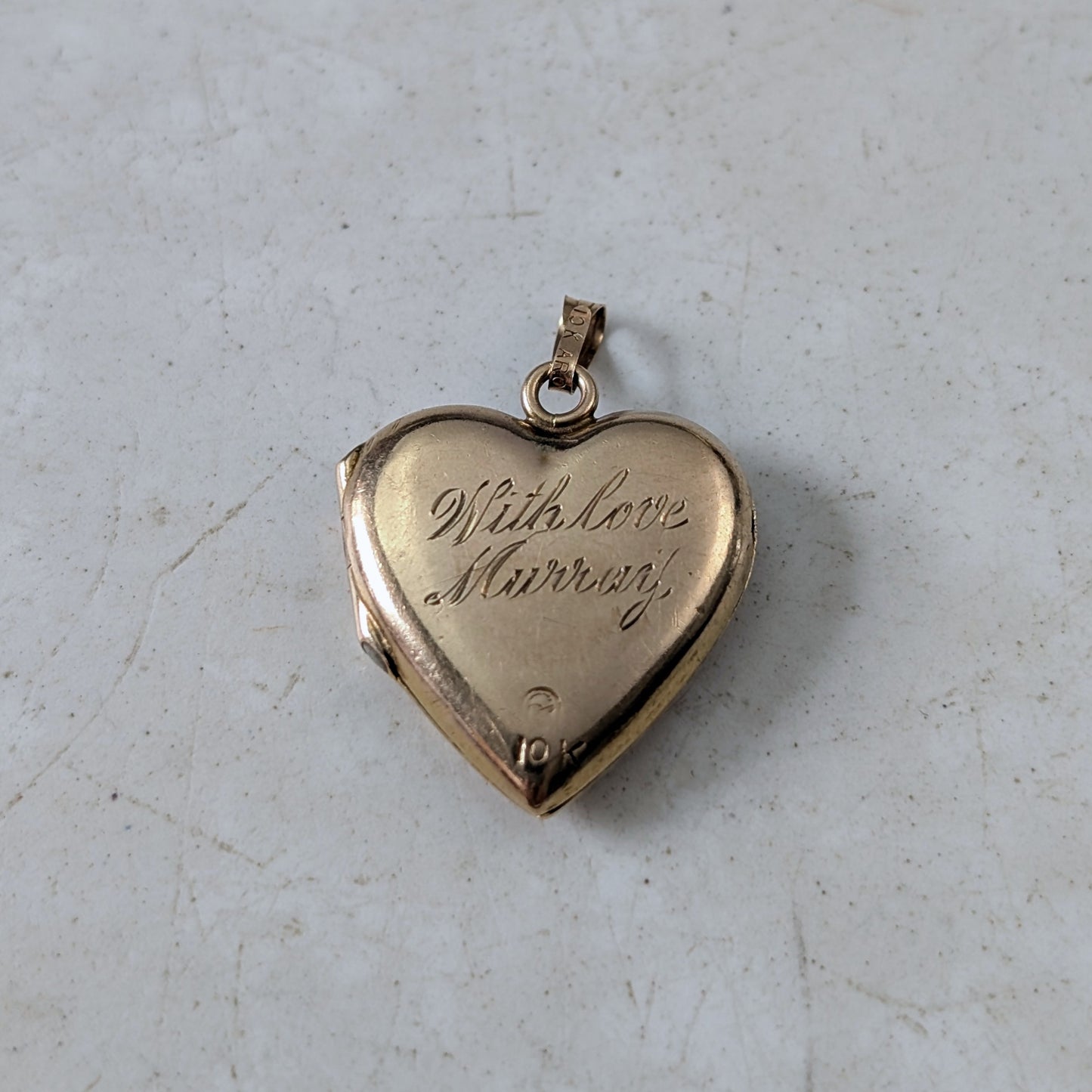 Vintage 10K Yellow Gold Floral Heart Locket