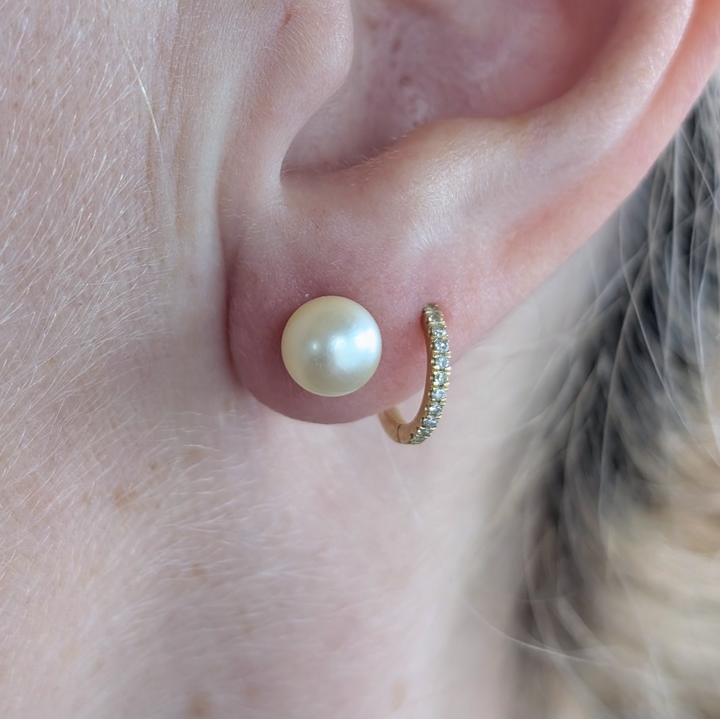 Vintage 10K Yellow Gold Cultured Pearl Studs